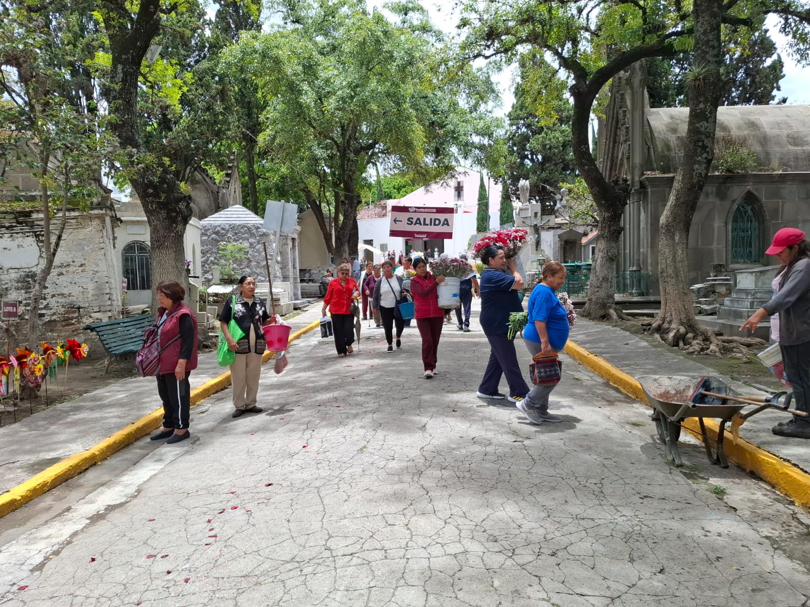 Acudieron más de 22 mil visitantes al Panteón Municipal por el Día del Padre