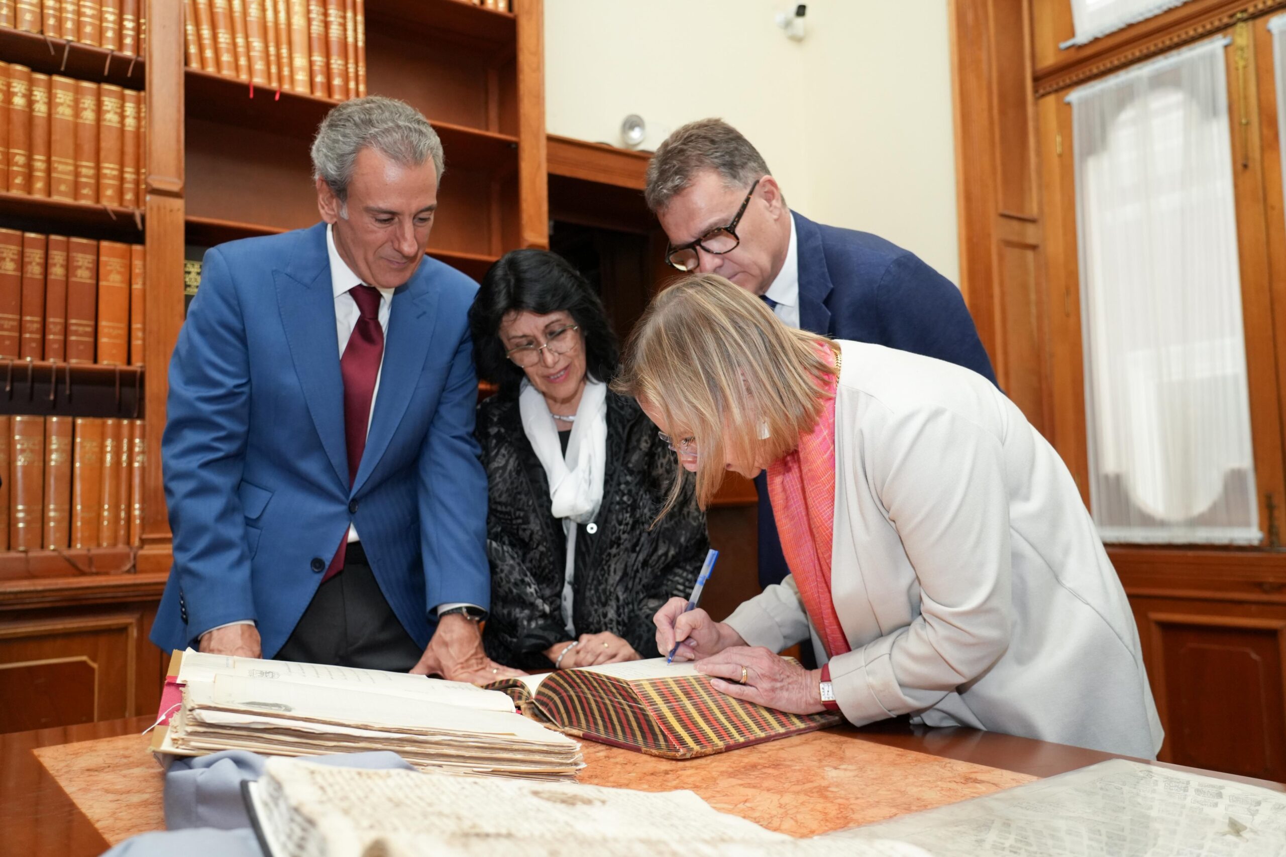 Pepe Chedraui fortalece vínculos con Francia en encuentro con embajadora