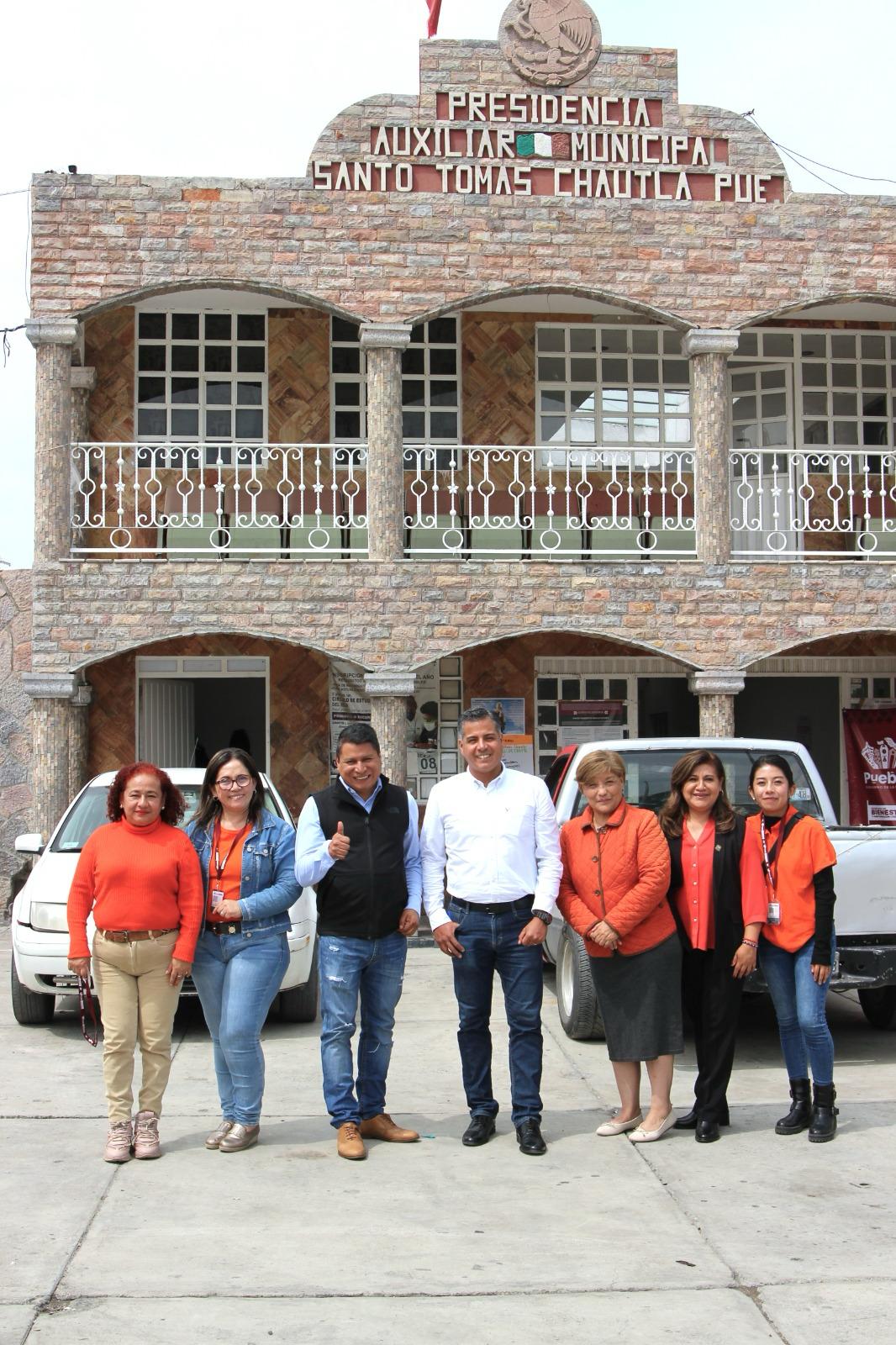 Impulsa Gobierno de la Ciudad el empoderamiento de mujeres en Santo Tomás Chautla con capacitación en bisutería