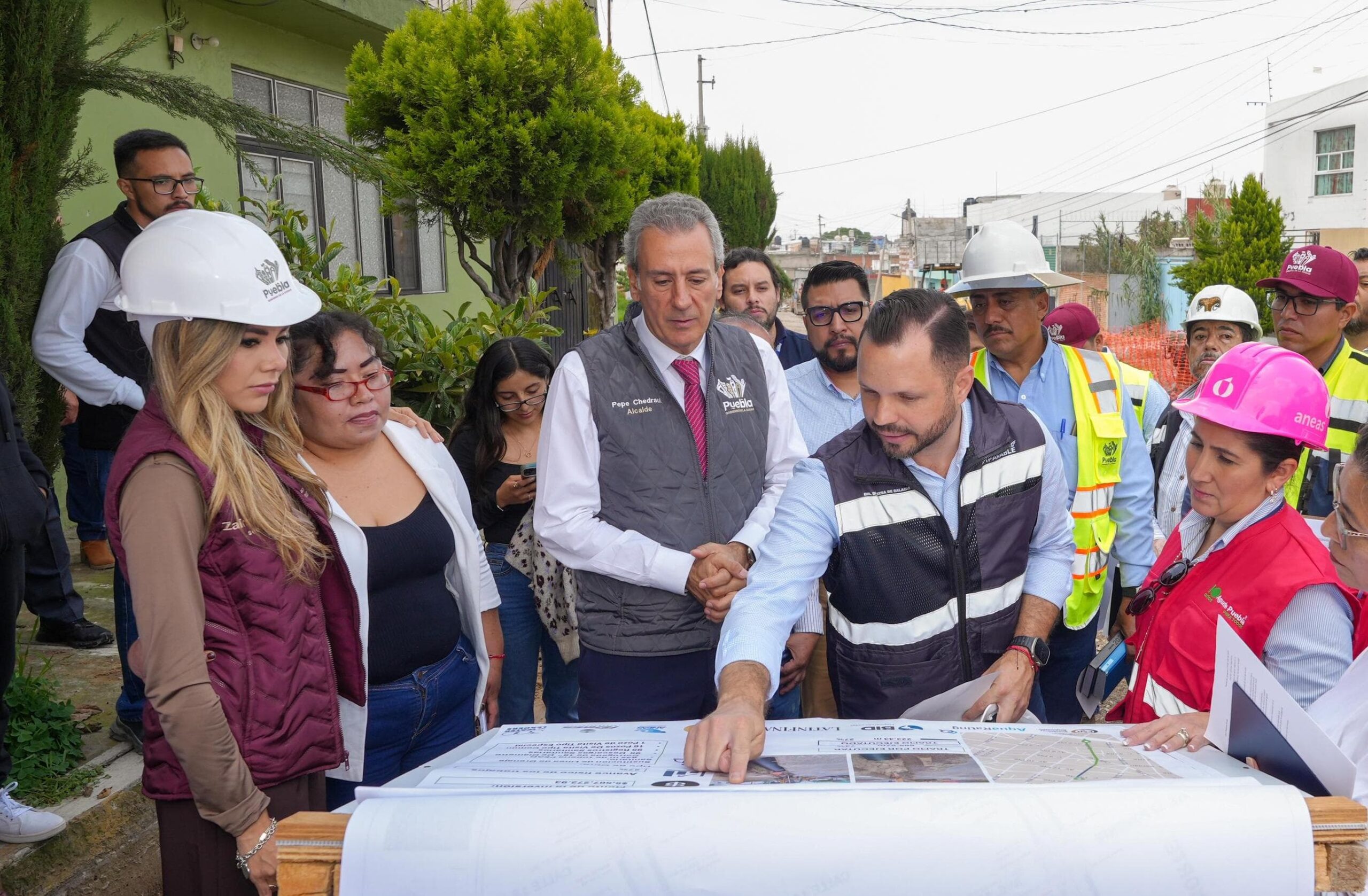 Supervisa Pepe Chedraui rehabilitación vial en la colonia Aquiles Serdán
