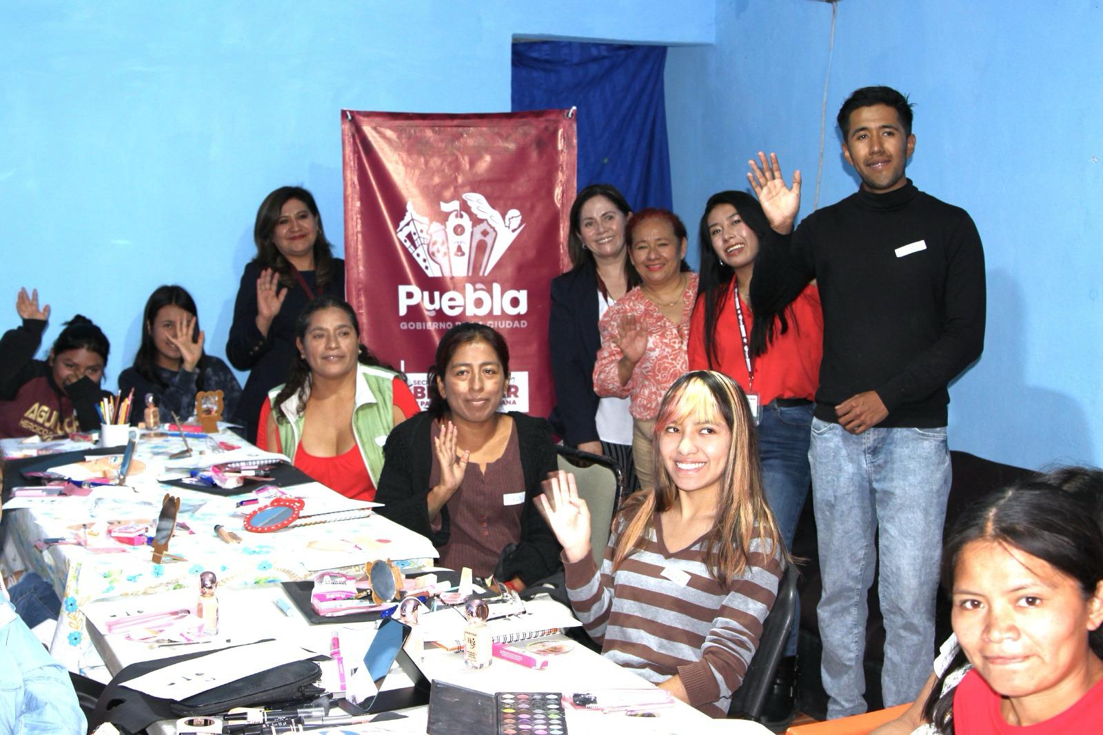Promueve Gobierno de la Ciudad desarrollo de mujeres en Romero Vargas a través de cursos para el autoempleo