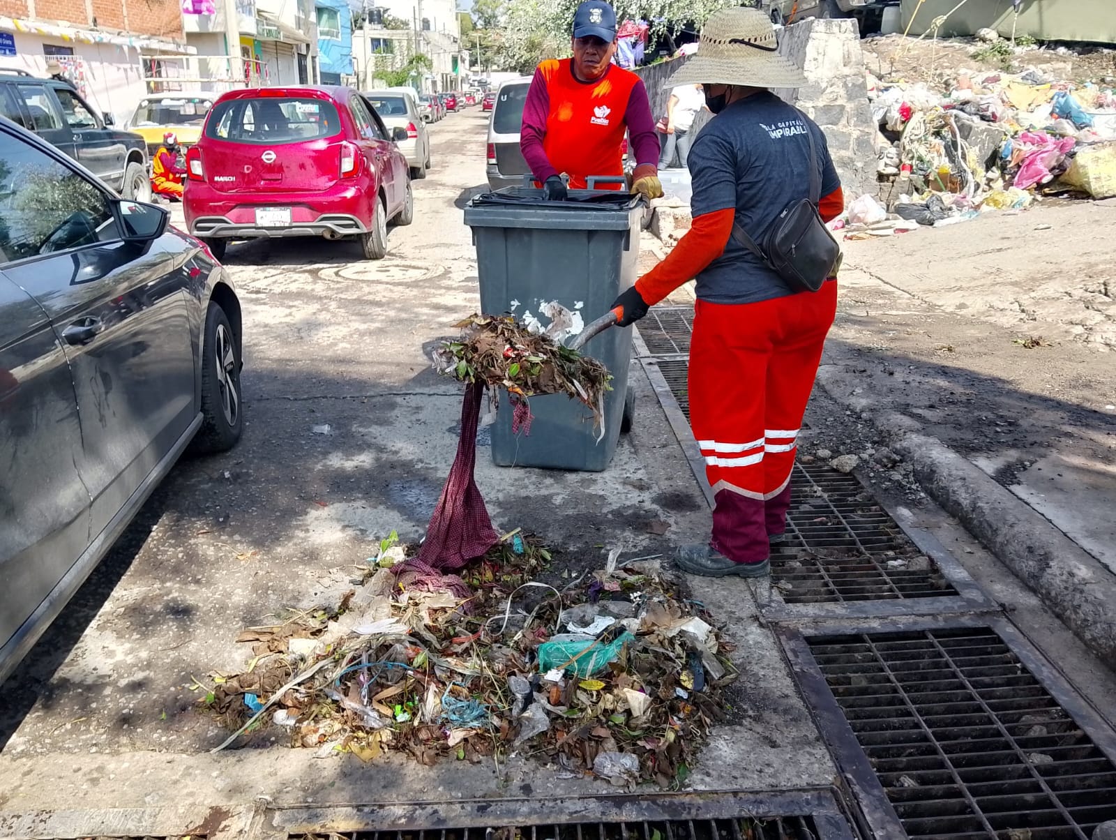 Refuerza Gobierno de la Ciudad limpieza de alcantarillas para prevenir inundaciones por lluvias