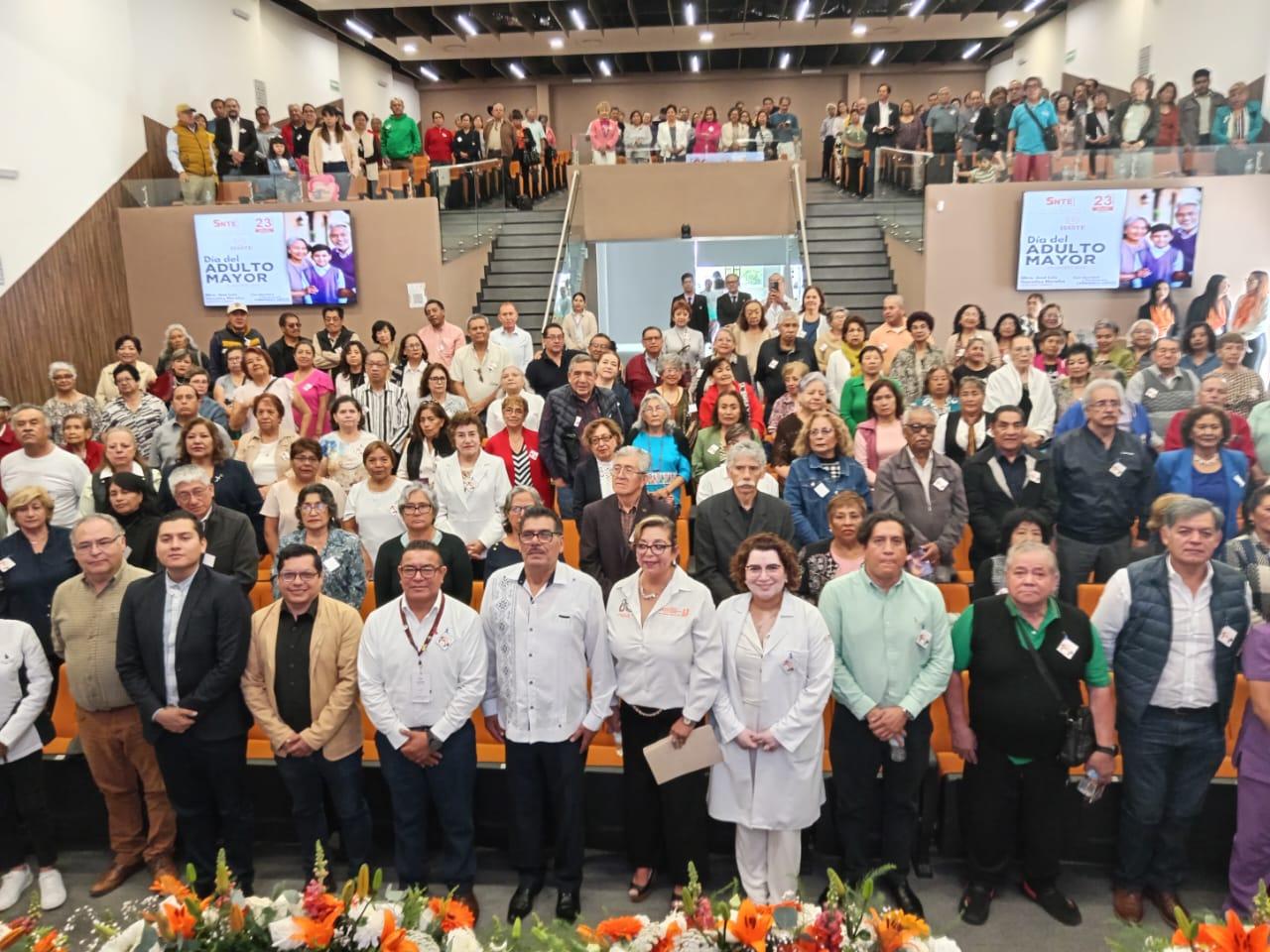 Realiza ISSSTE Puebla jornada médica para adultos mayores en el SNTE Secc. 23