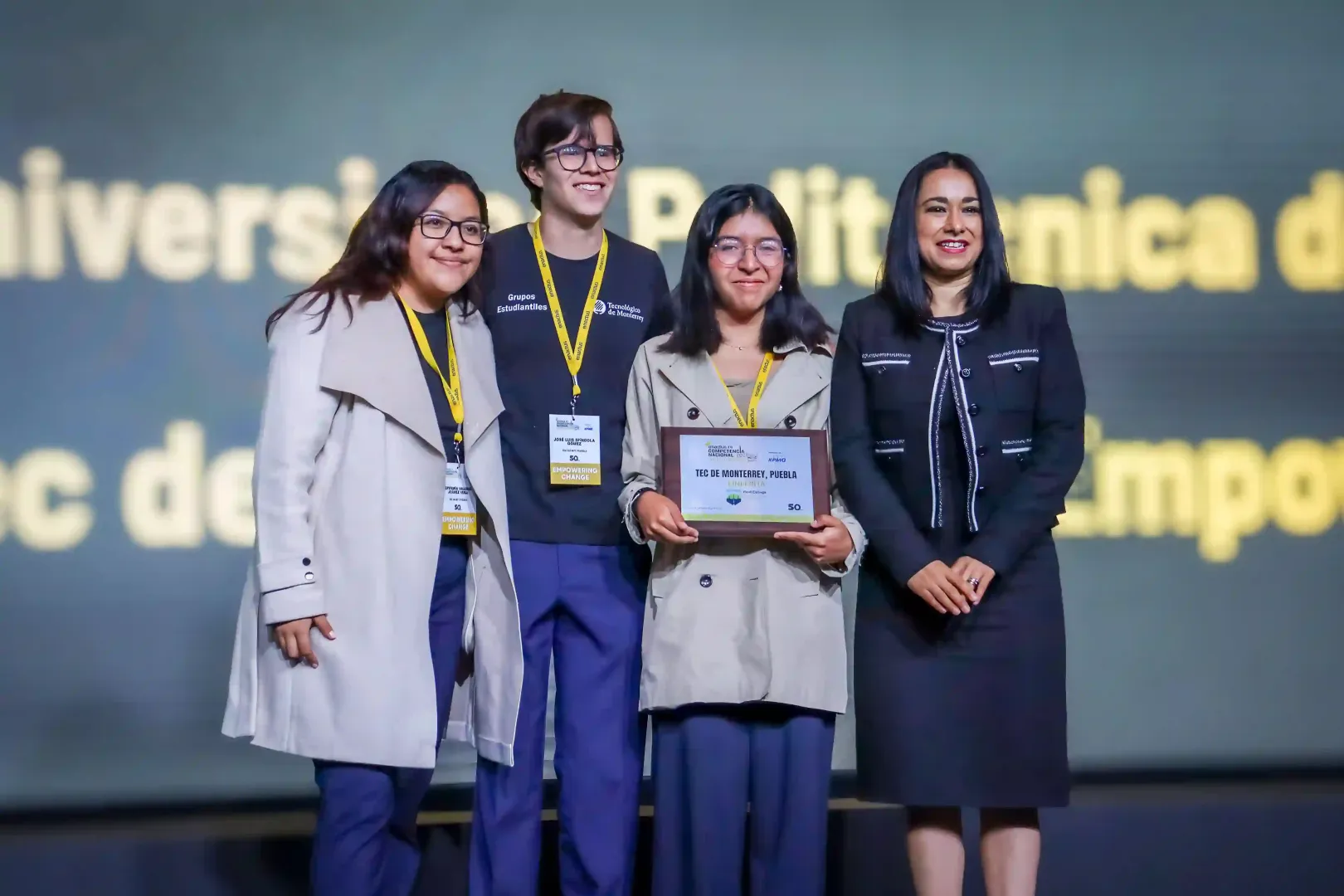 Alumnas gana premio internacional por llevar ciencia y tecnología a primarias públicas