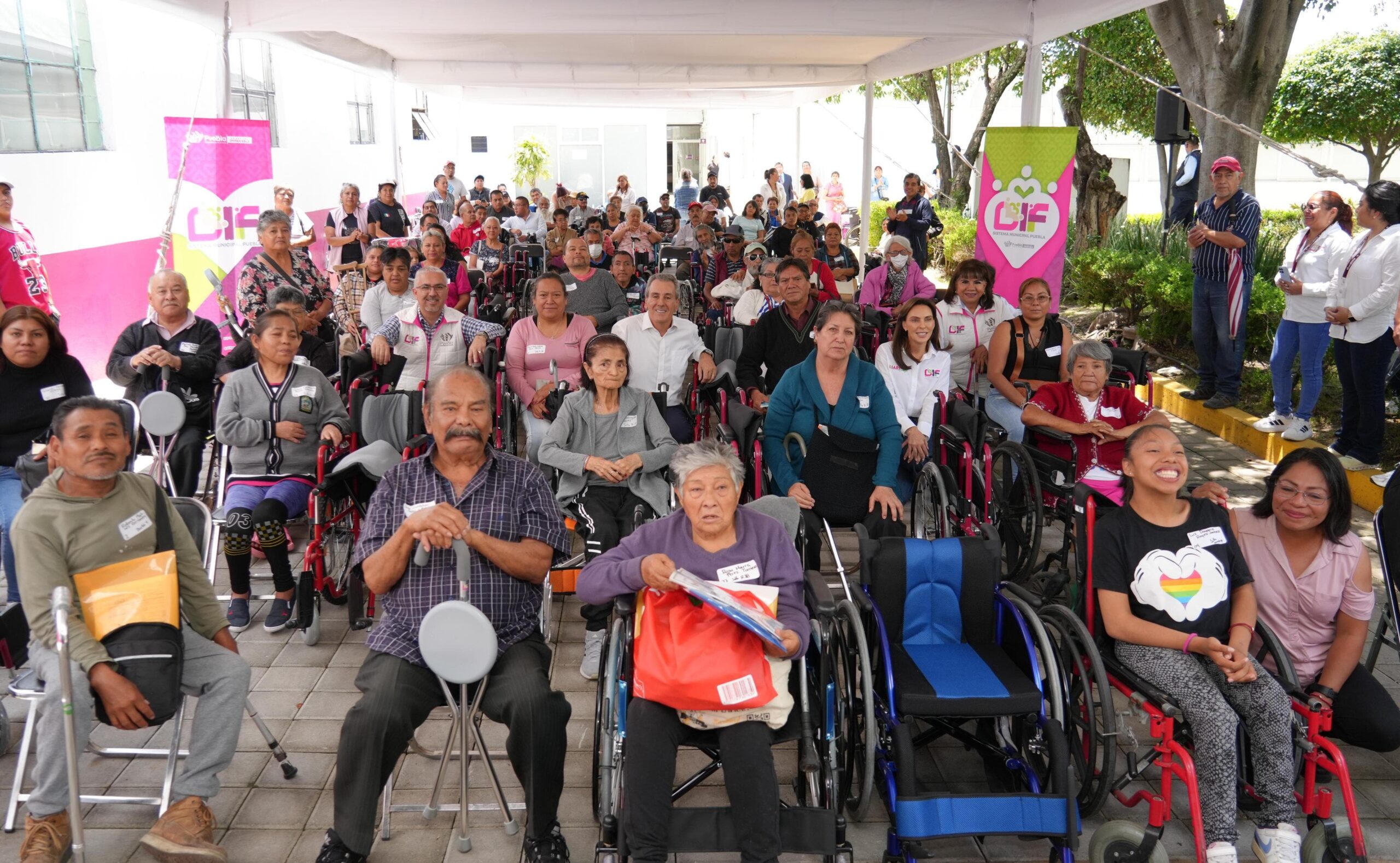 Entregan Pepe Chedraui y MariElise Budib aparatos ortopédicos para mejorar movilidad de las y los poblanos