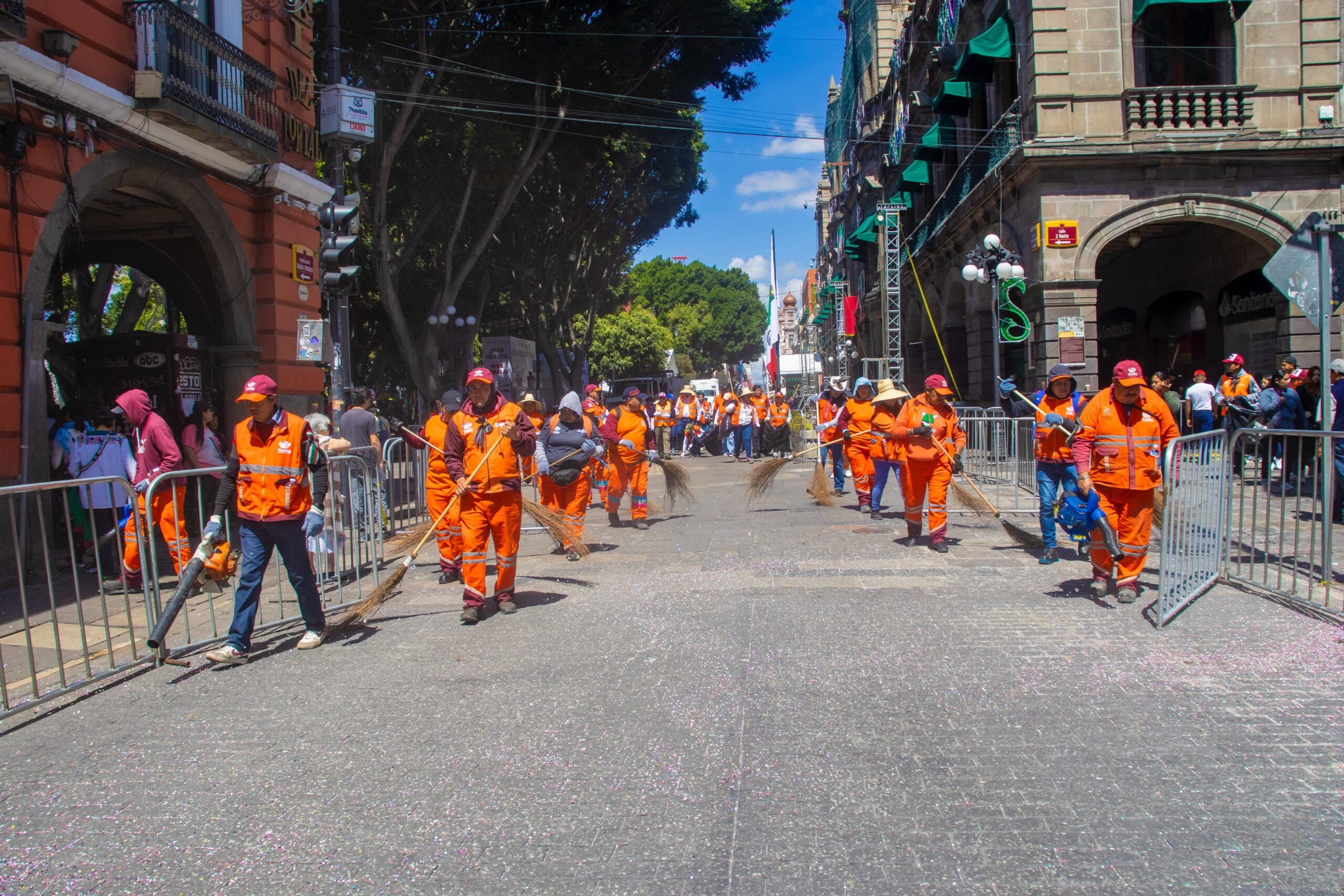 Refuerza OOSL acciones de limpieza tras el desfile y celebraciones patrias en la capital