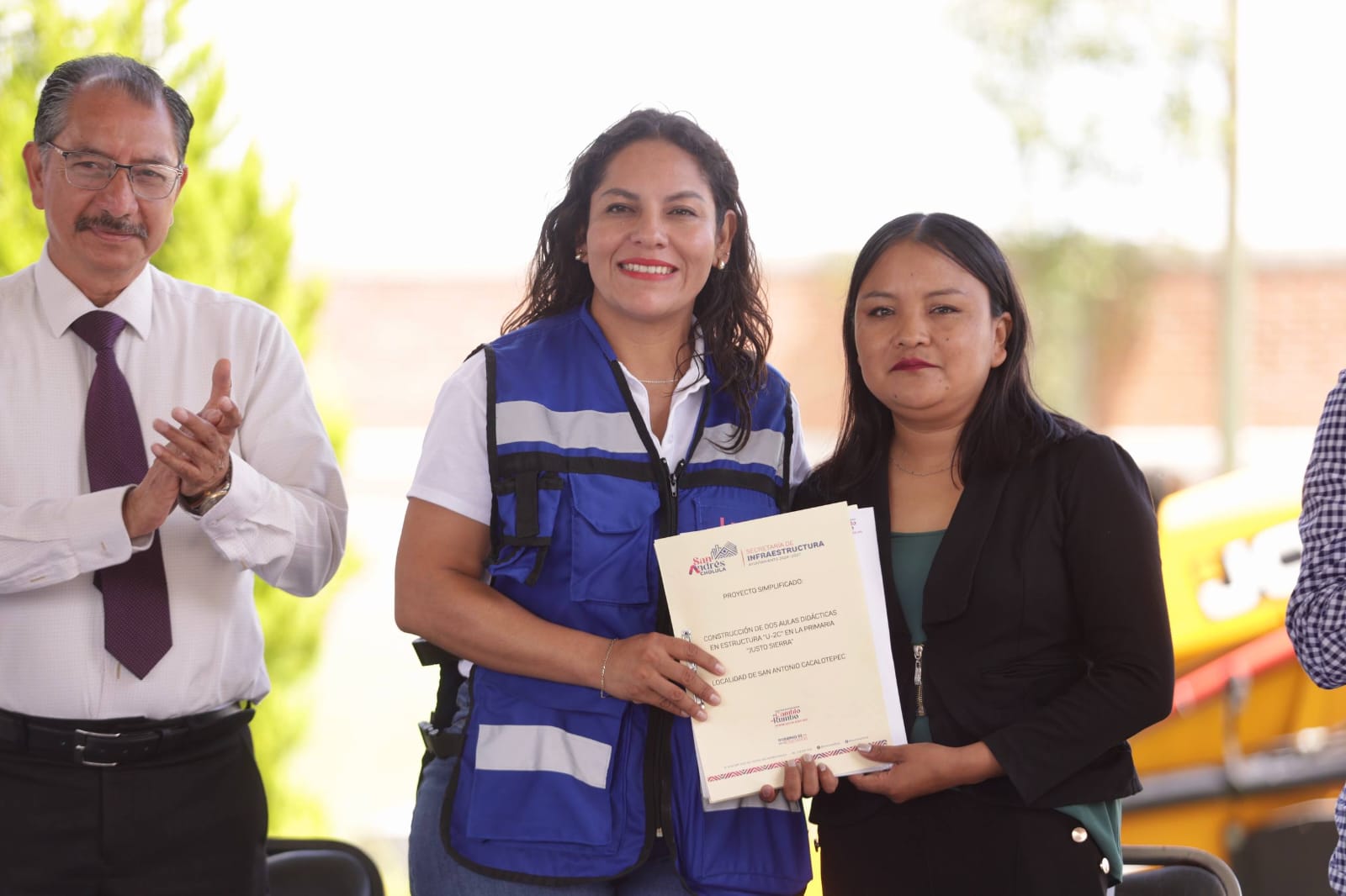 Arranca Lupita Cuautle constucción de aulas en San Antonio Cacalotepec