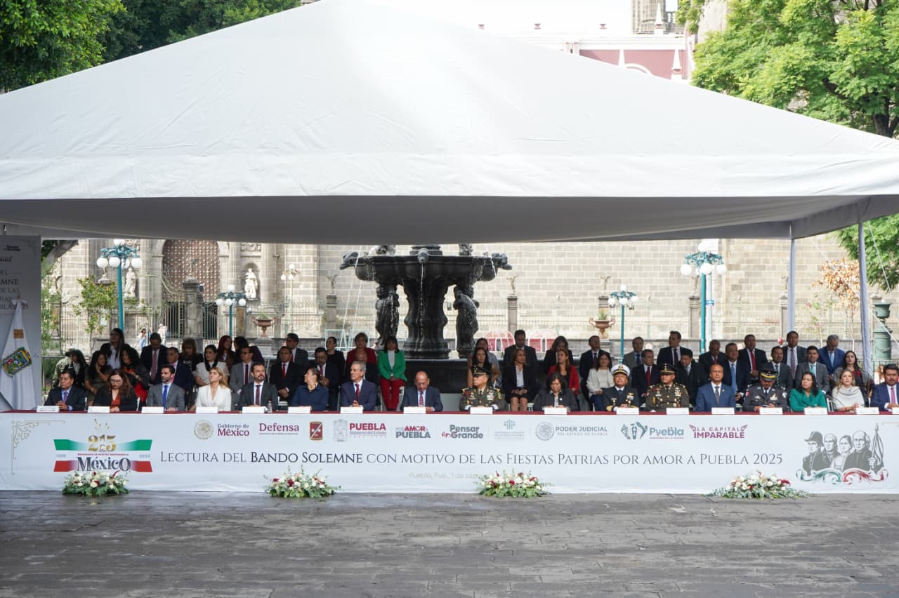 Coloca Pepe Chedraui Bando Solemne de las Fiestas Patrias 2025 en el Palacio Municipal