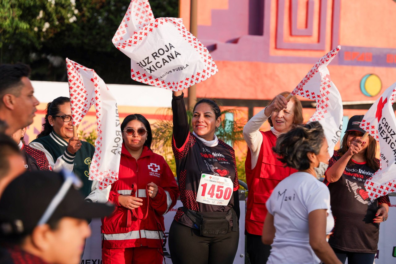 Más de mil participantes en San Andrés Cholula corren con la Cruz Roja Mexicana