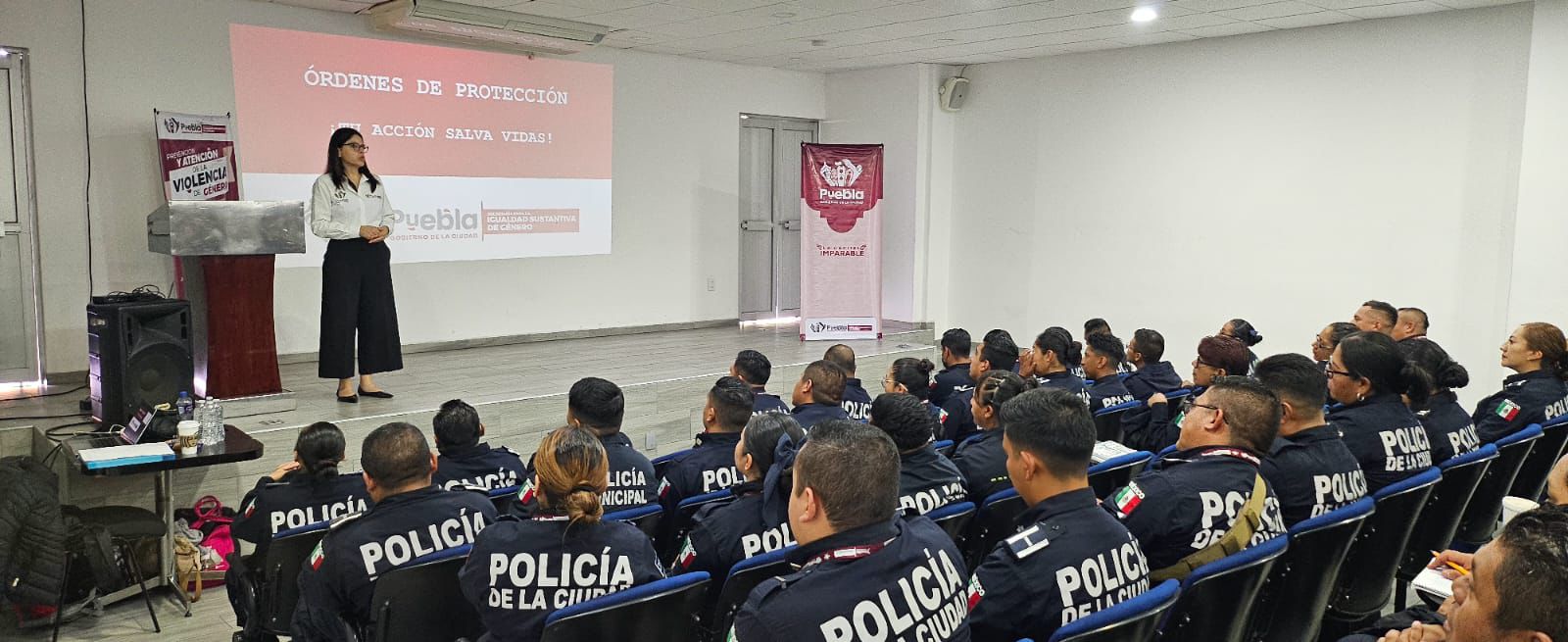 Gobierno de la Ciudad capacita a policías en aplicación de órdenes de protección a niñas, adolescentes y mujeres