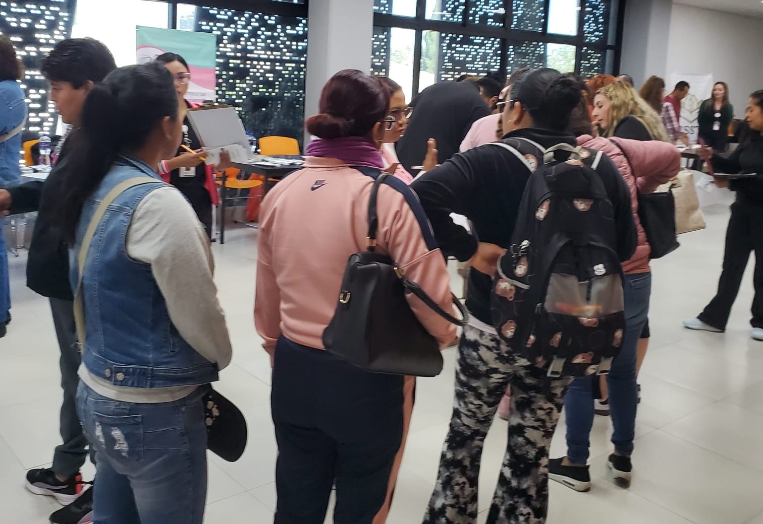Realiza ISSSTE Puebla Jornada Rosa en las instalaciones del SNTE