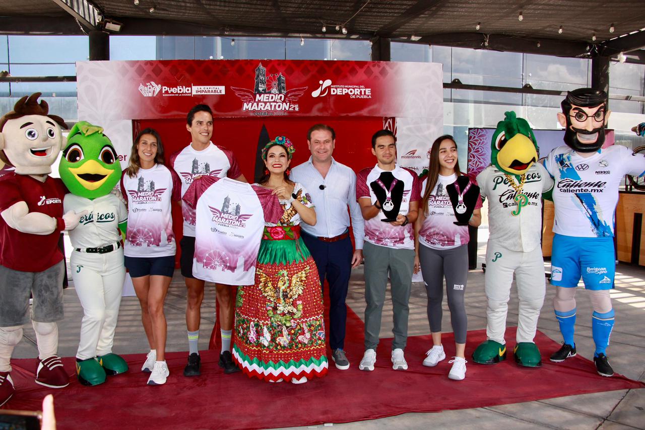 Presenta Gobierno de la Ciudad rutas, playera y medalla del Medio Maratón 21K Puebla 2025