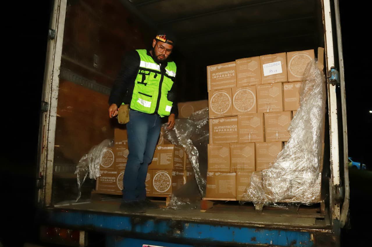 Entrega Gobierno de la Ciudad el apoyo alimentario a damnificados de Huauchinango