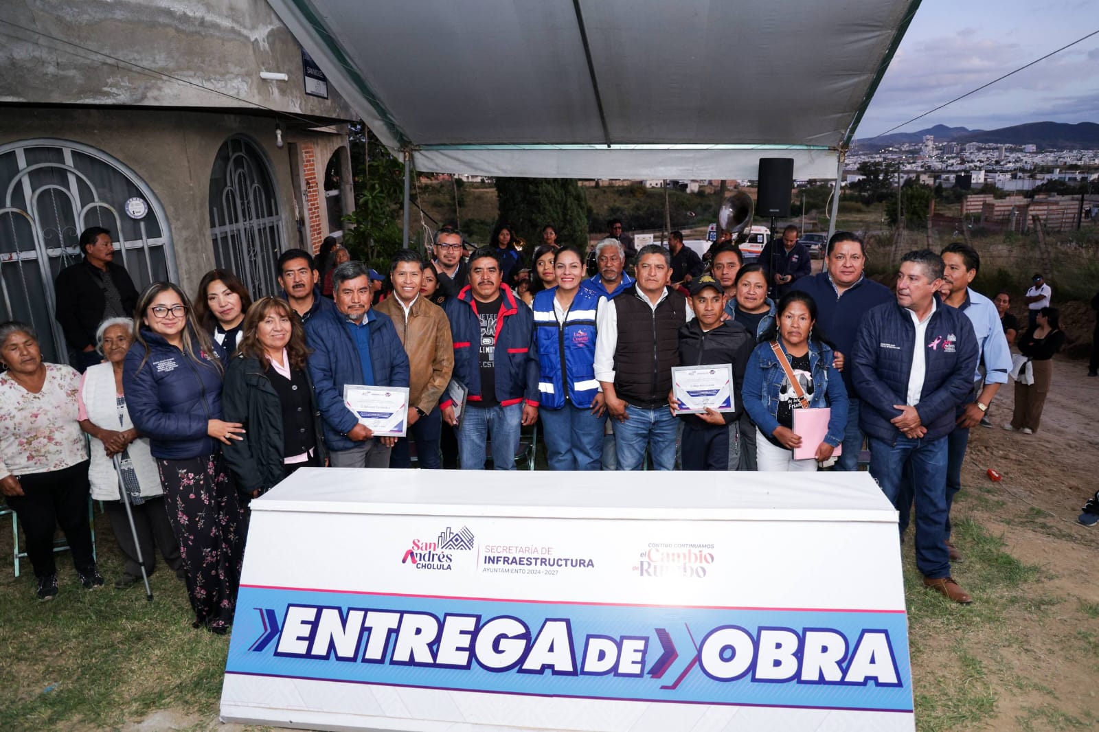 Entrega Lupita Cuautle obras de drenaje y electrificación en San Antonio Cacalotepec