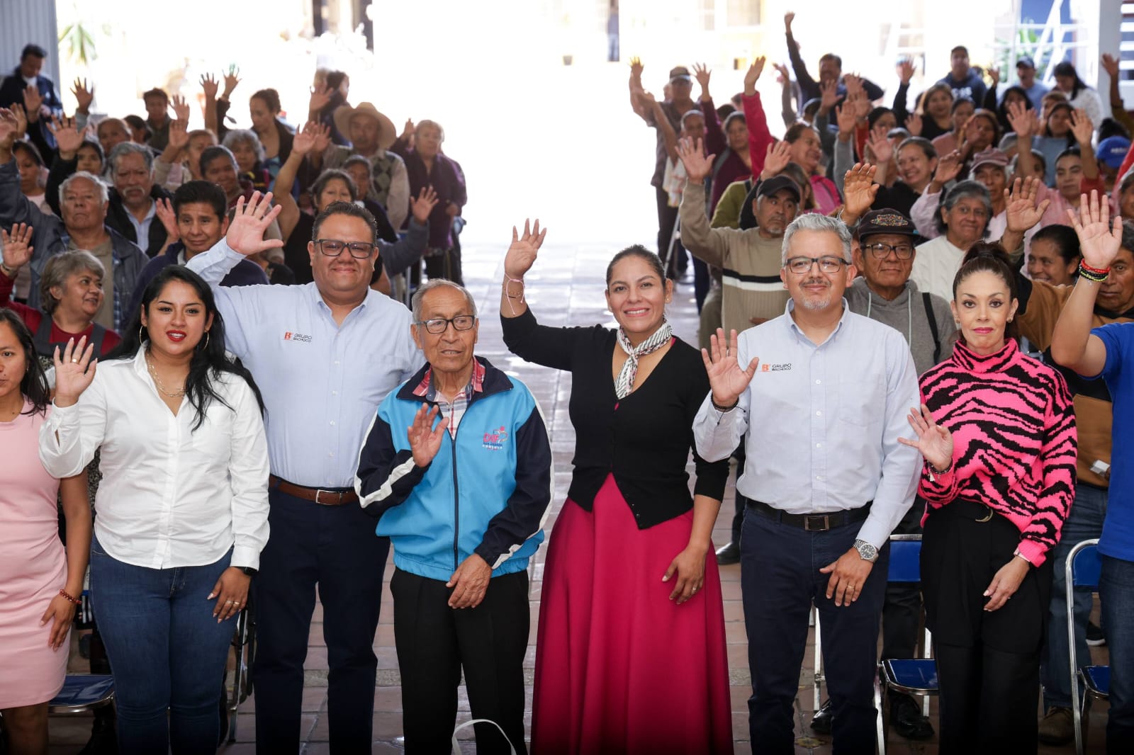Entrega Lupita Cuautle apoyos alimentarios en colaboración con Industrias Bachoco
