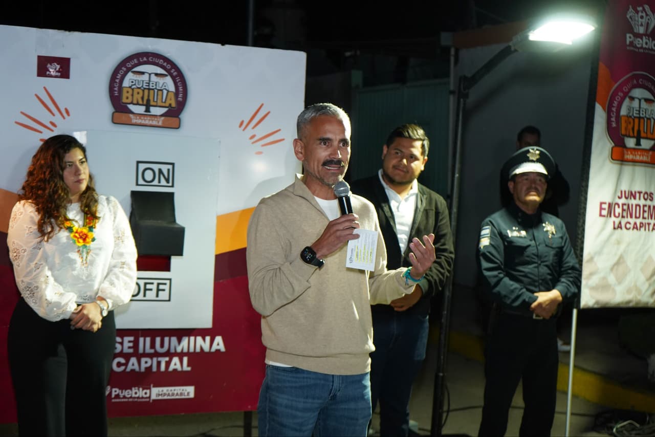 Inaugura Gobierno de Pepe Chedraui iluminación con tecnología LED en la colonia del Valle