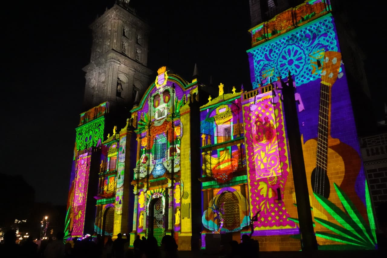Inaugura Pepe Chedraui videomapping conmemorativo al Día de Muertos con luz y tradición