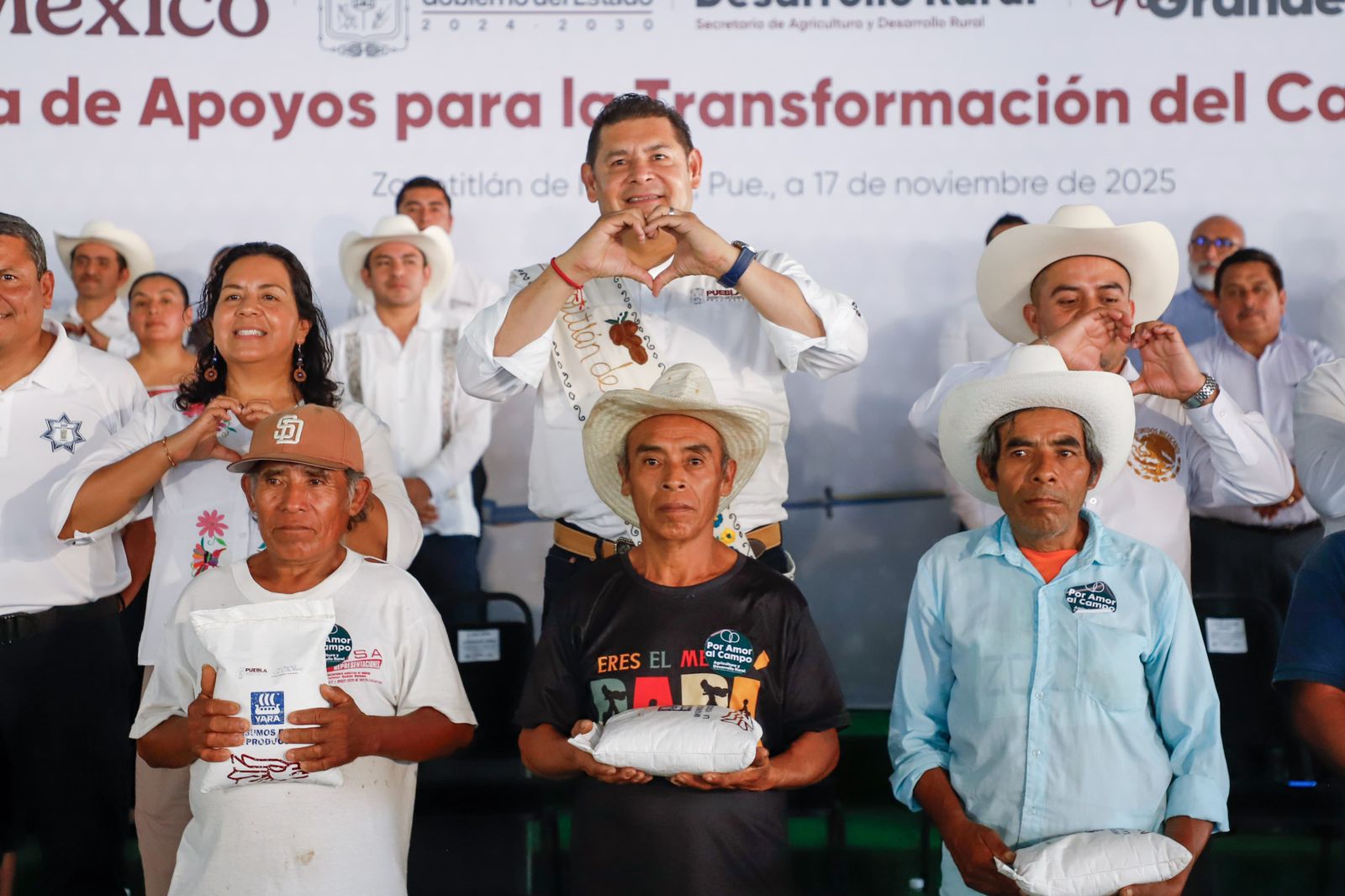 Prioritario que campesinos cuenten con recursos y se genere riqueza comunitaria: Armenta
