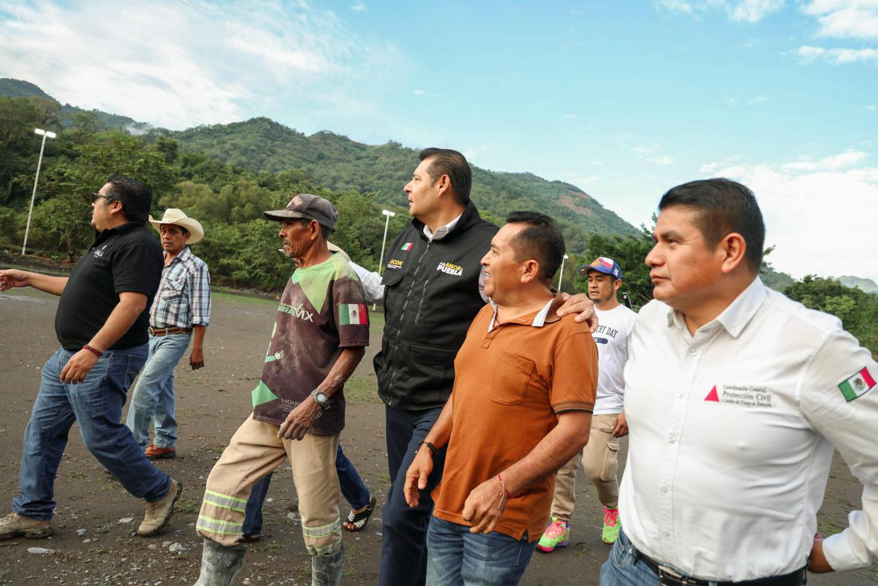 Gobierno del Estado de Puebla brinda atención oportuna a afectados por frente frío 16 en sierra norte