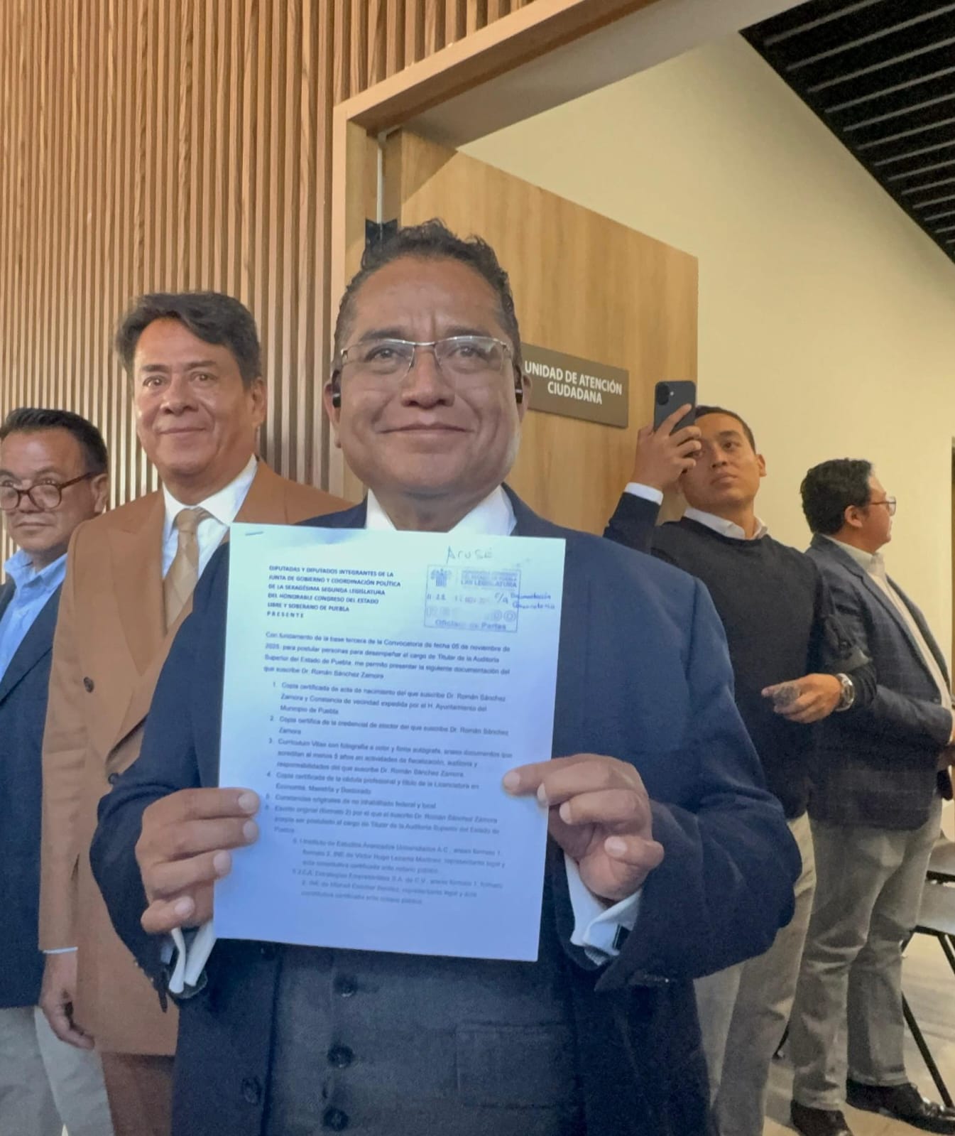 Román Sánchez Zamora realiza su registro como aspirante a encabezar la ASE