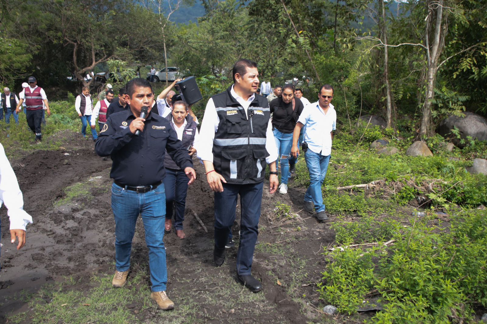 Con módulos de maquinaria, gobierno estatal previene inundaciones en sierra norte