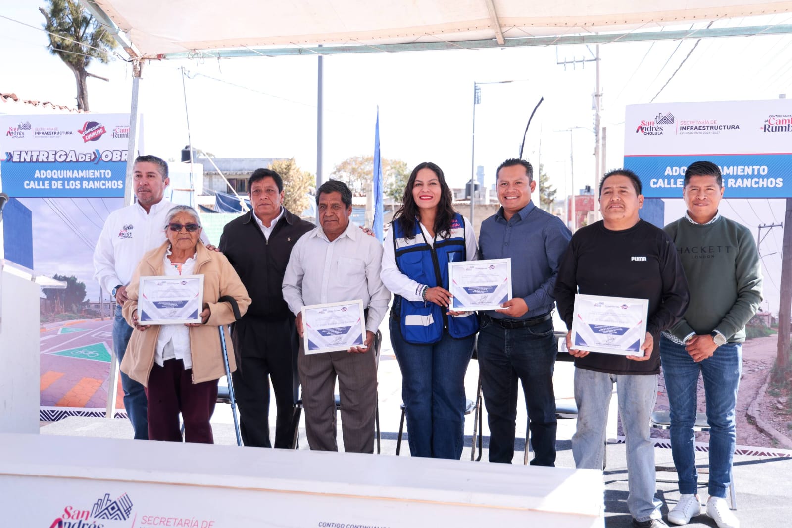 Entrega Lupita Cuautle adoquinamiento en San Bernardino Tlaxcalancingo