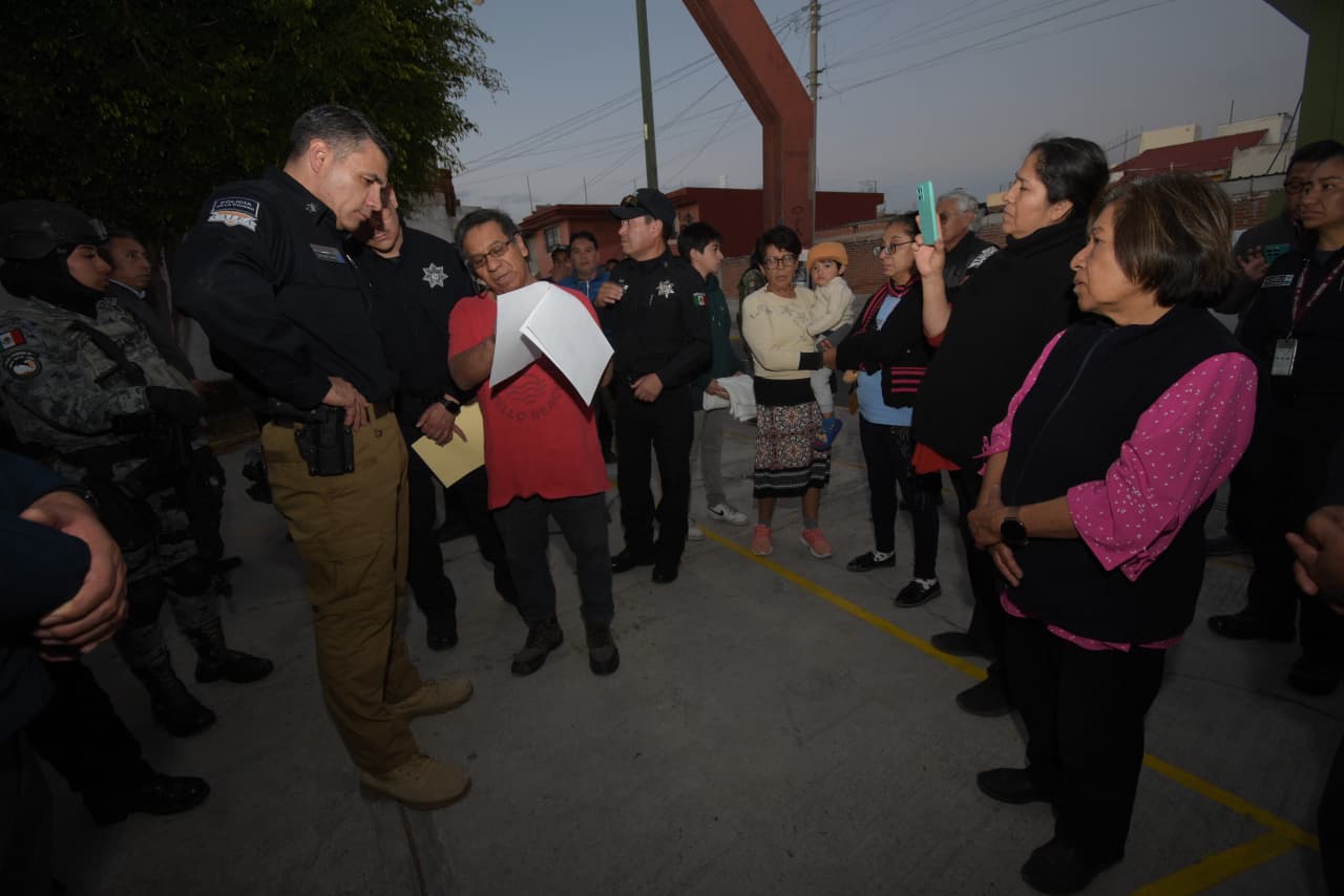 Recorre Félix Pallares Miranda, calles de la colonia Universidades para reforzar la seguridad en la zona