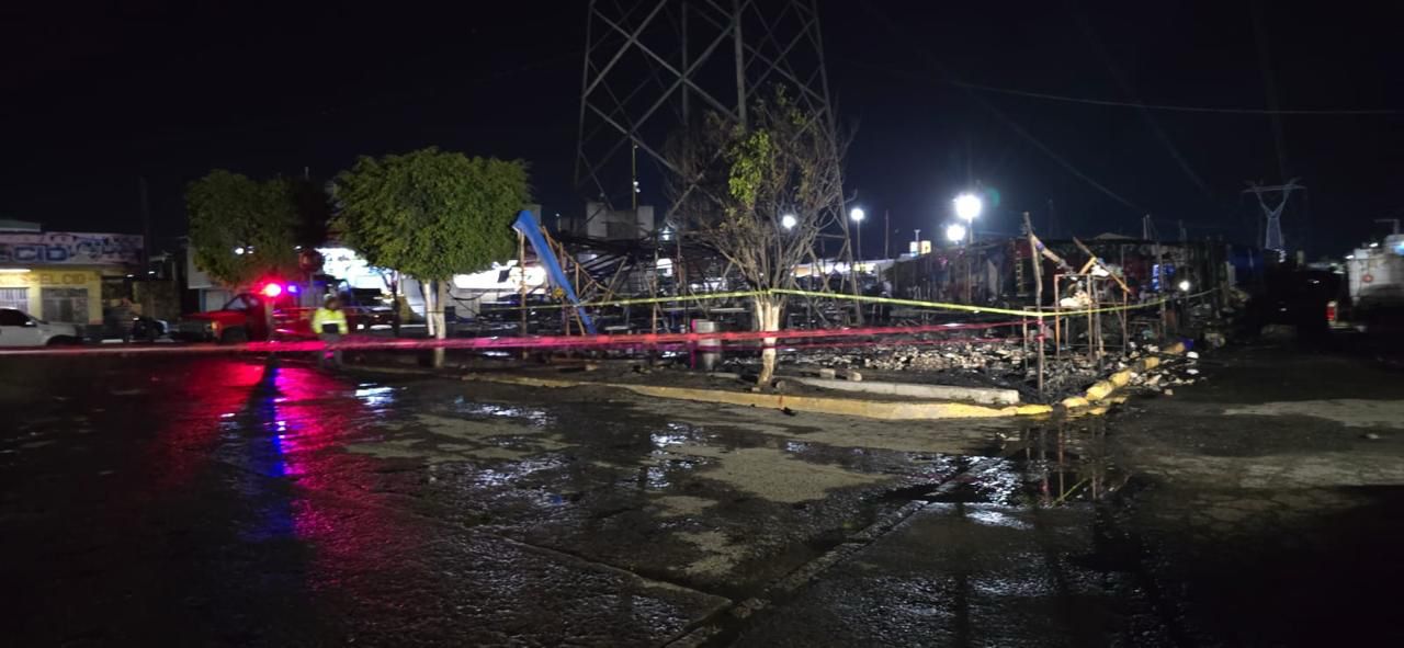 Controla proteccion civil incendio en central de abasto de Huixcolotla