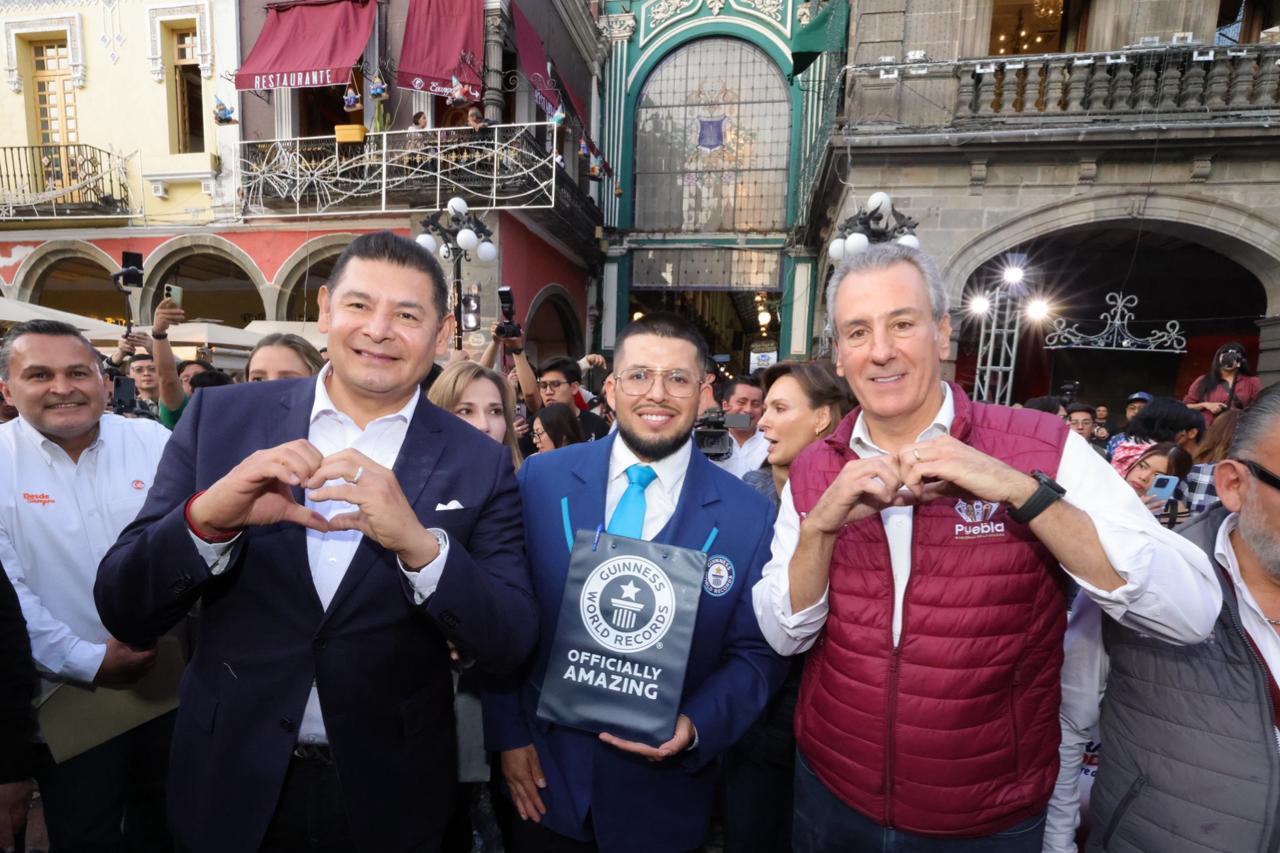 En un ambiente de paz, celebran gobierno estatal y municipal Récord Guinness de rosca monumental