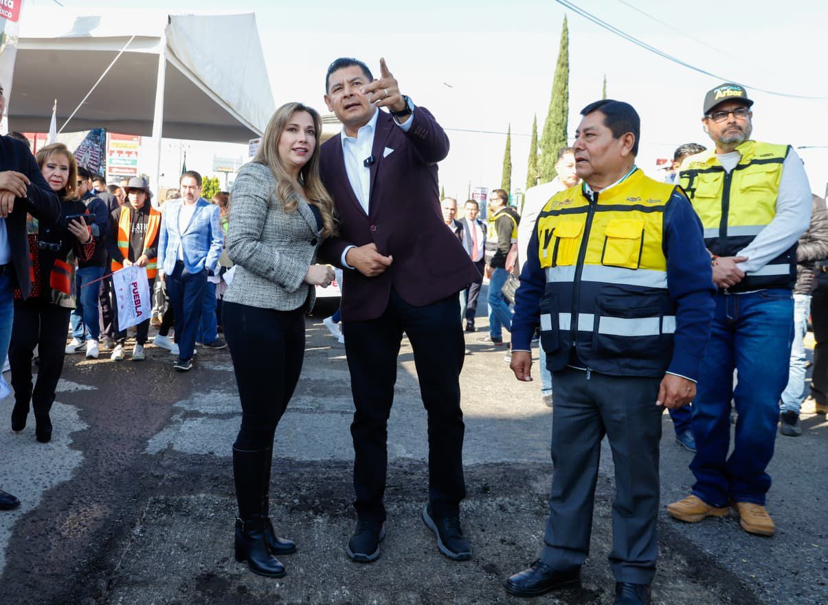 Cierra fuentes de saqueo Gobierno de Puebla con obra comunitaria y maquinaria