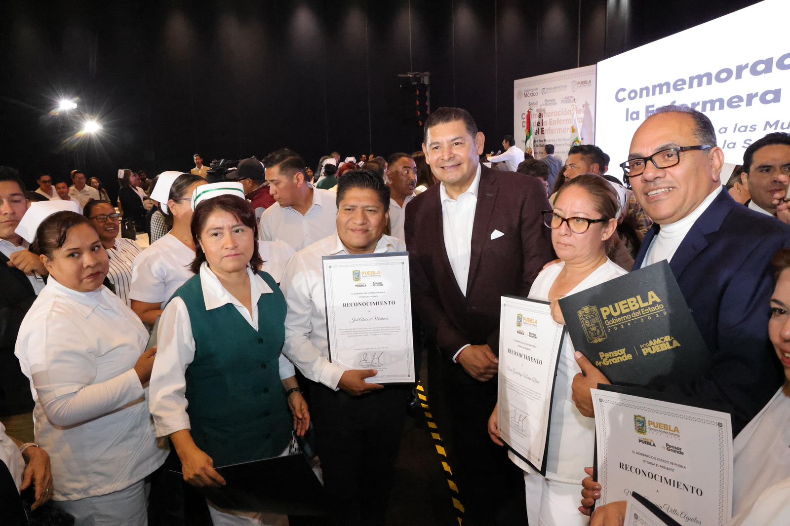 Amar a Puebla es servirla, como lo hacen las y los enfermeros: Armenta