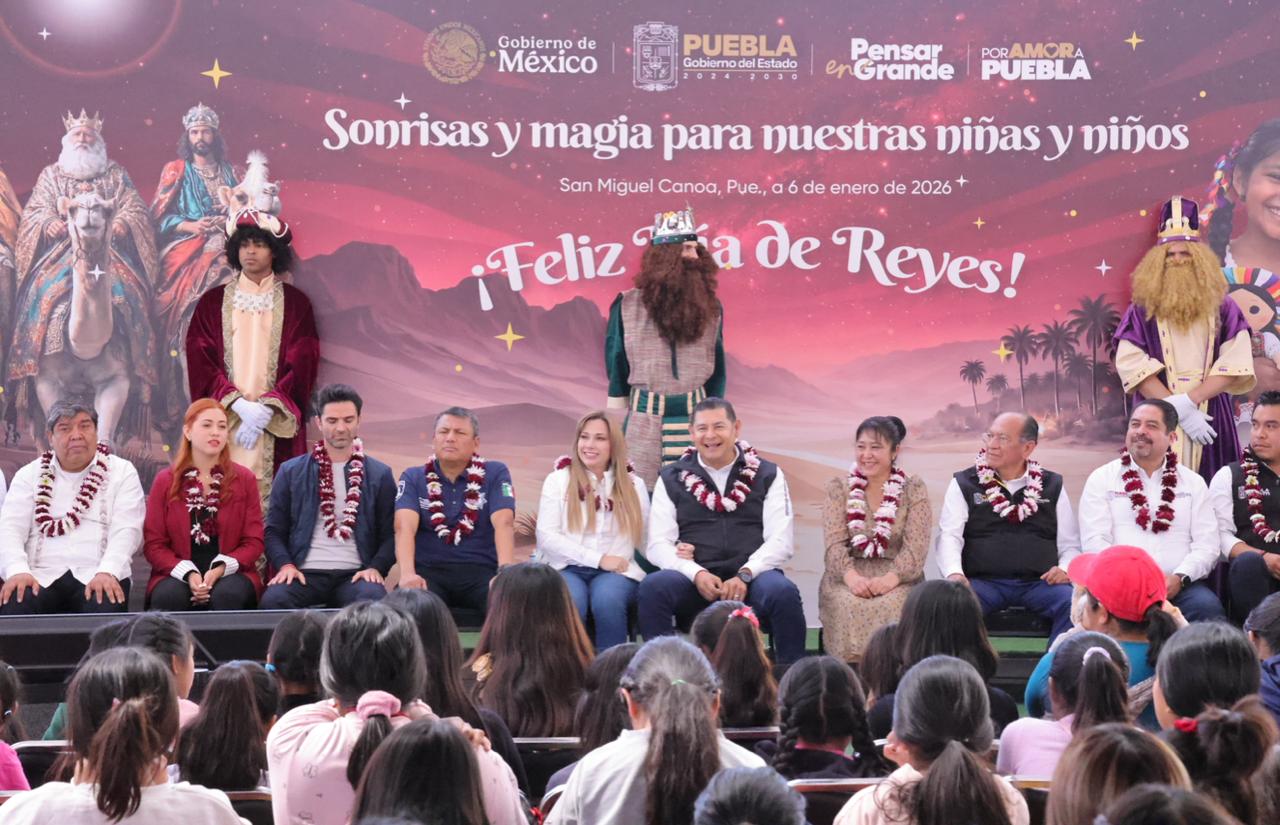 Con alegria y sensibilidad, Gobierno de Puebla entrega miles de juguetes en 27 microrregiones