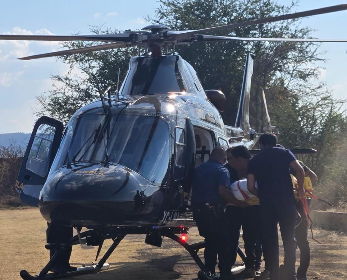 Para atención médica especializada, Gobierno de puebla activa traslado aéreo desde Morelos