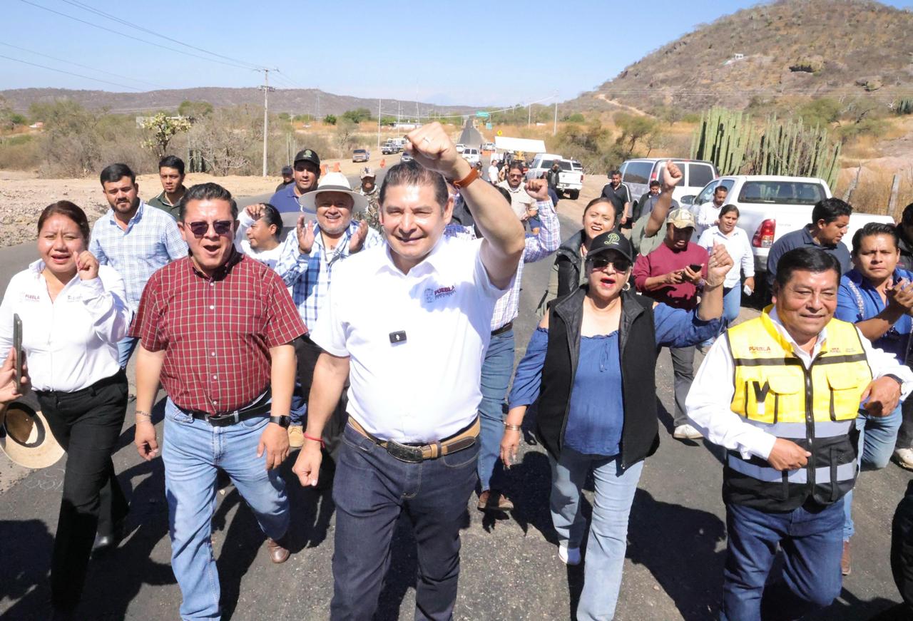 Avanza Gobierno Federal con carretera que conectara a la Mixteca Poblana con Oaxaca y Guerrero