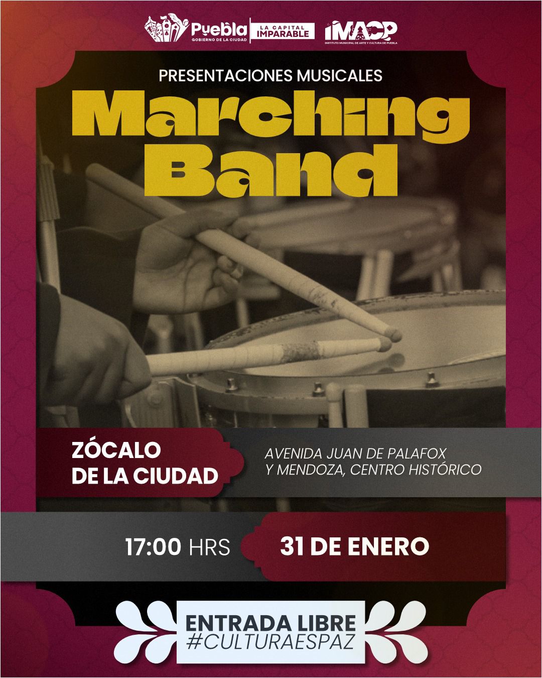El Zócalo de Puebla vibra con la presentación de Caballeros CEUA Marching Band