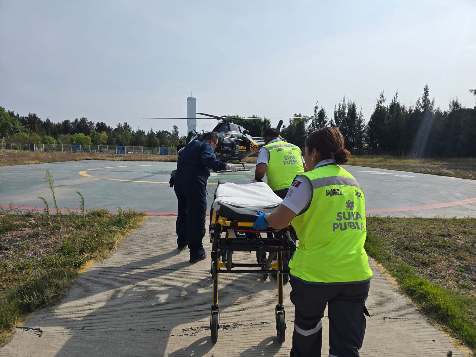 Con ambulancia aérea, gobierno estatal agiliza atención médica a menor