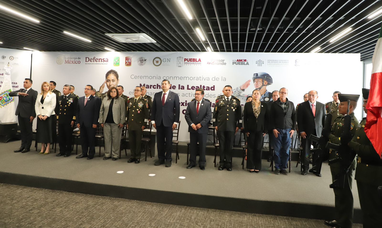 Marcha de la lealtad honra a fuerzas armadas y refuerza soberanía
