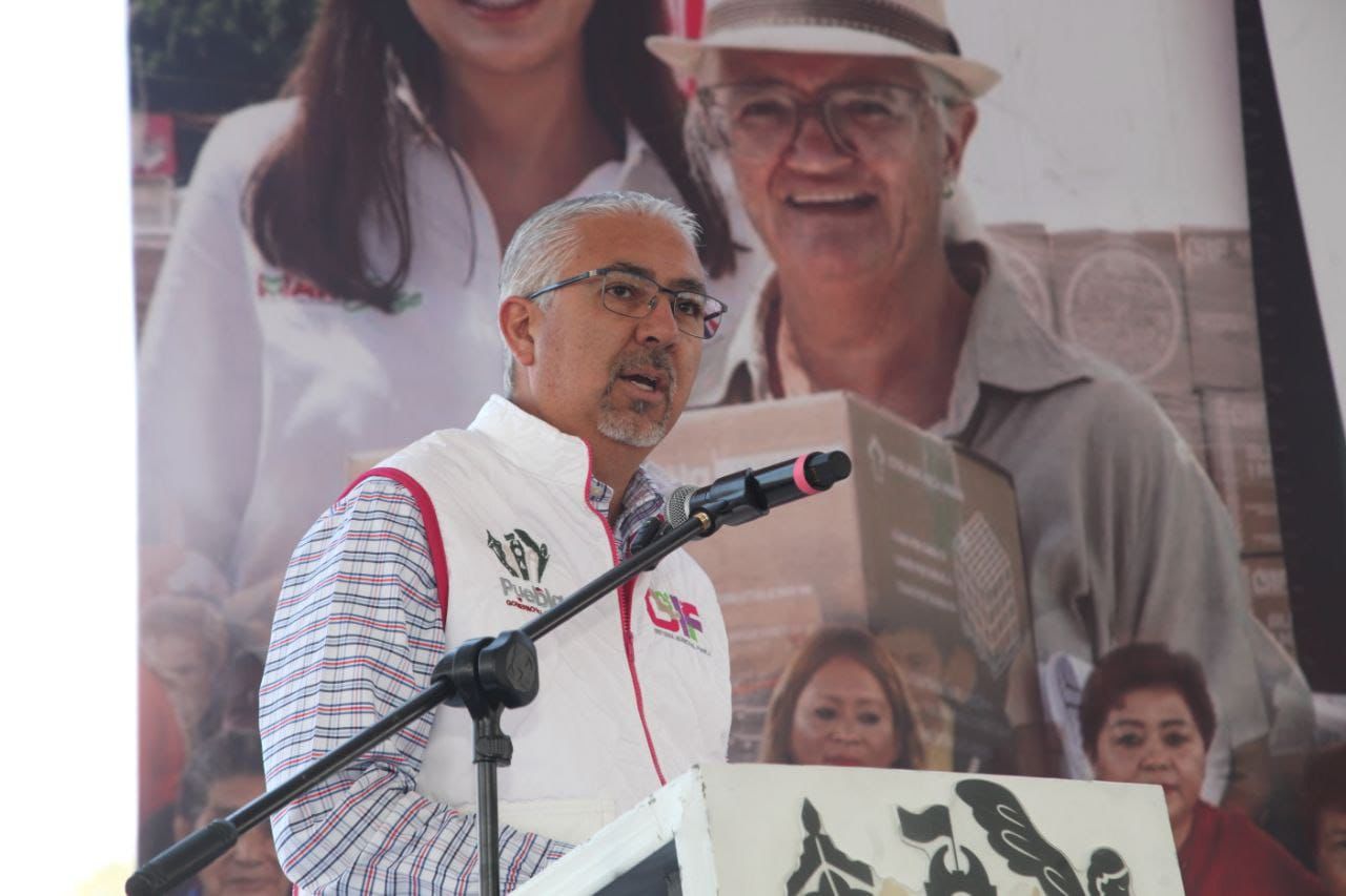 Gobierno de Pepe Chedraui entregó apoyos alimentarios a familias de Guadalupe Tecola