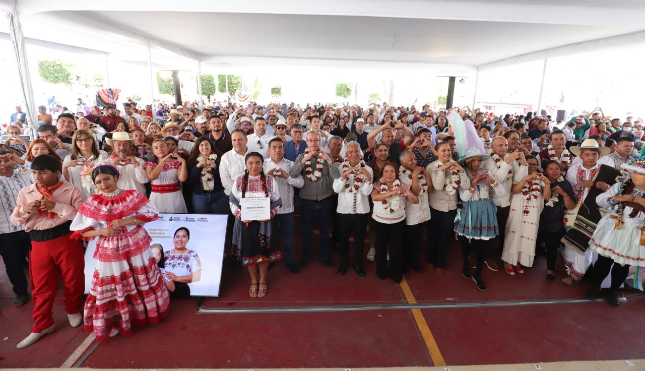 Con humanismo, en Puebla se fortalecen y preservan las lenguas maternas