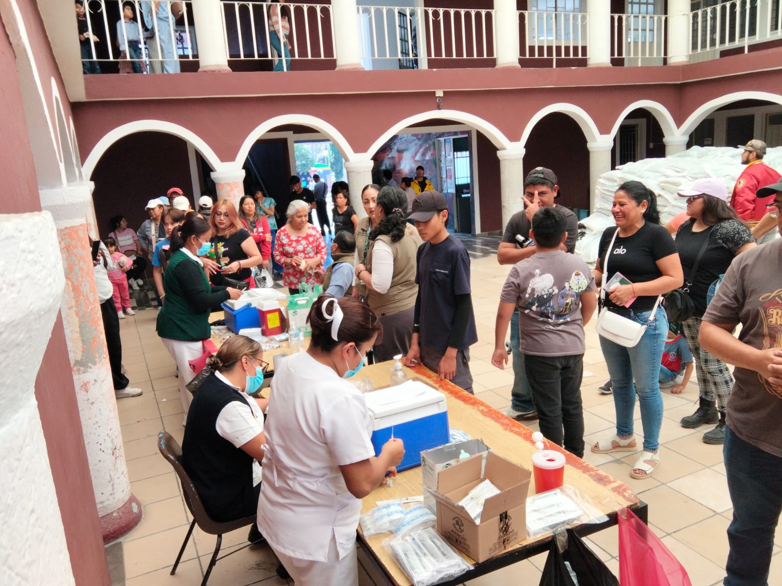 IMSS- Bienestar y Gobierno Estatal mantiene vacunación en mercados y plazas
