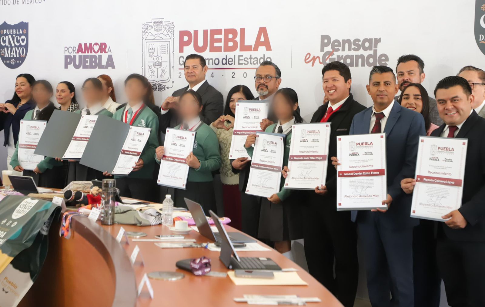 Puebla tierra de campeones: estudiante del CECYTE acudirán a ferias internacionales de ciencias