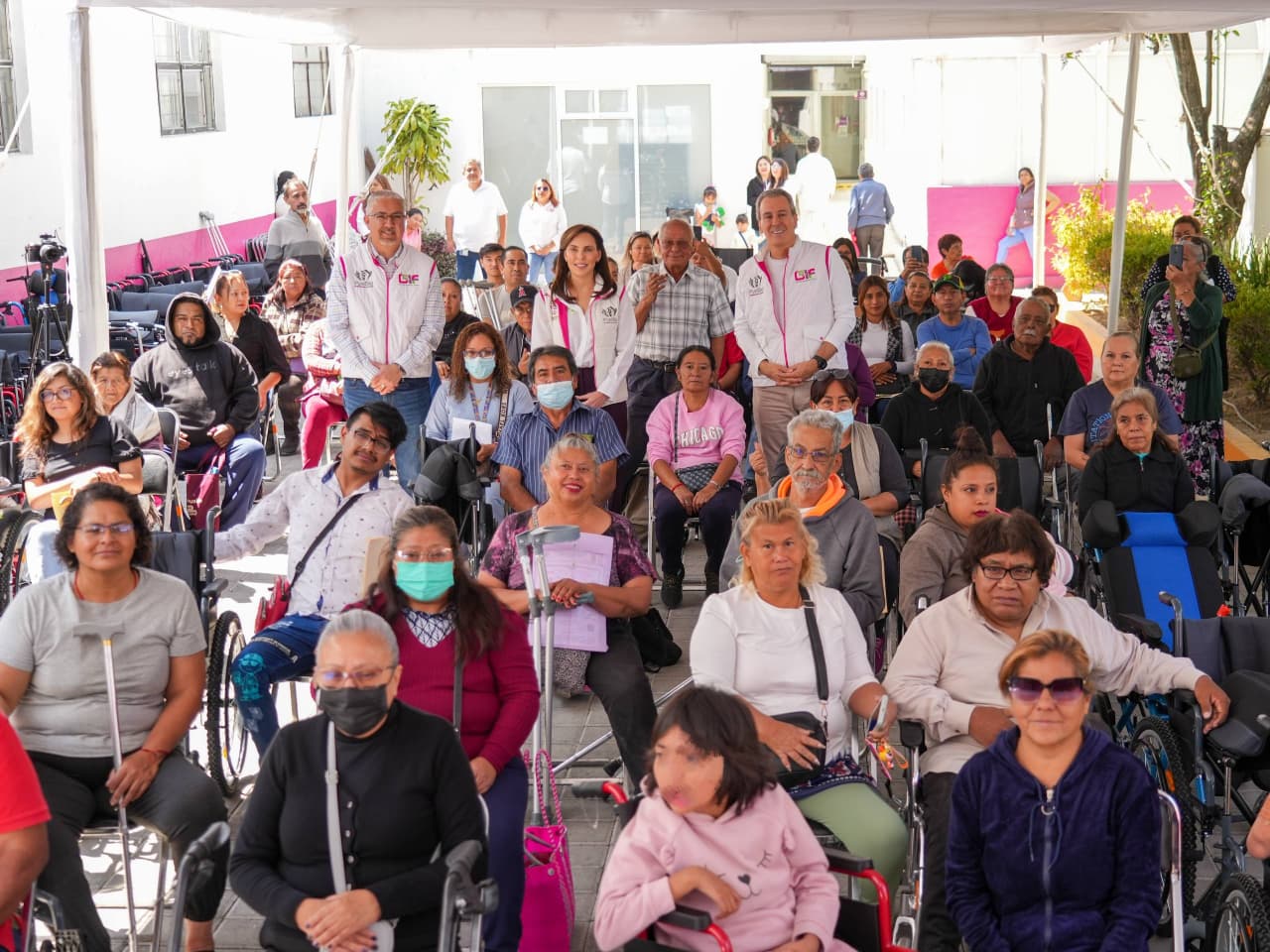 Fortalecen MariElise Budib y Pepe Chedraui la inclusión social con entrega de aparatos ortopédicos