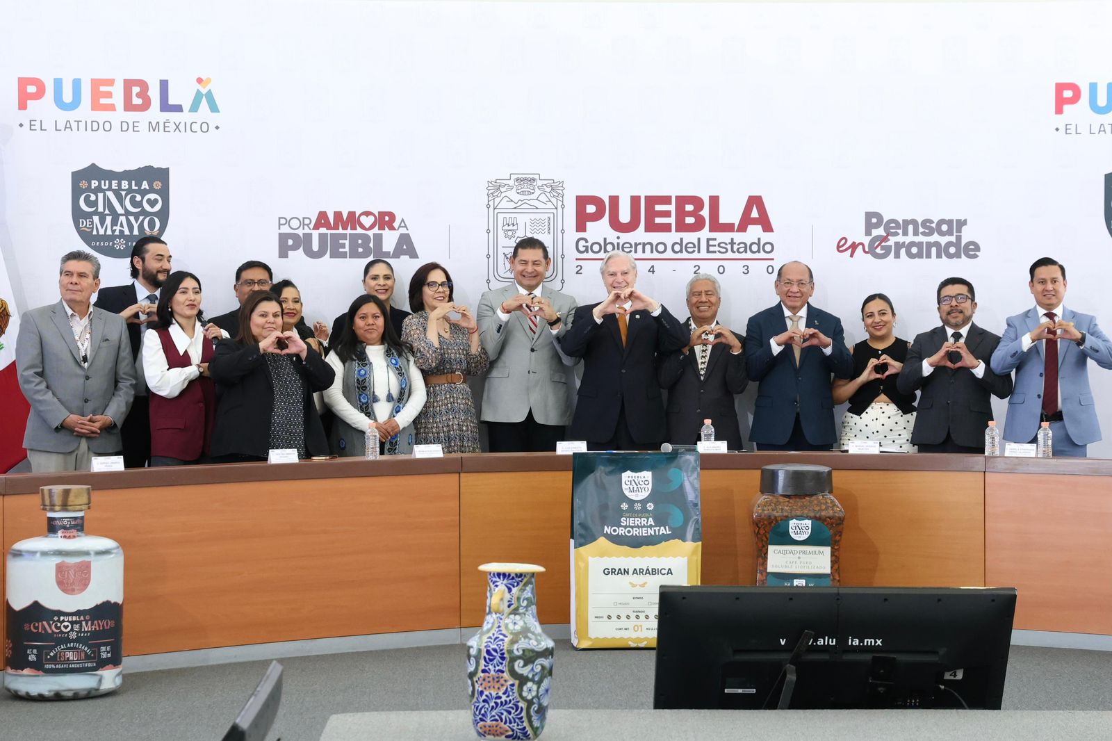 Convenio entre SEP y UDLA impulsa profesionalización de trabajadores de la educación