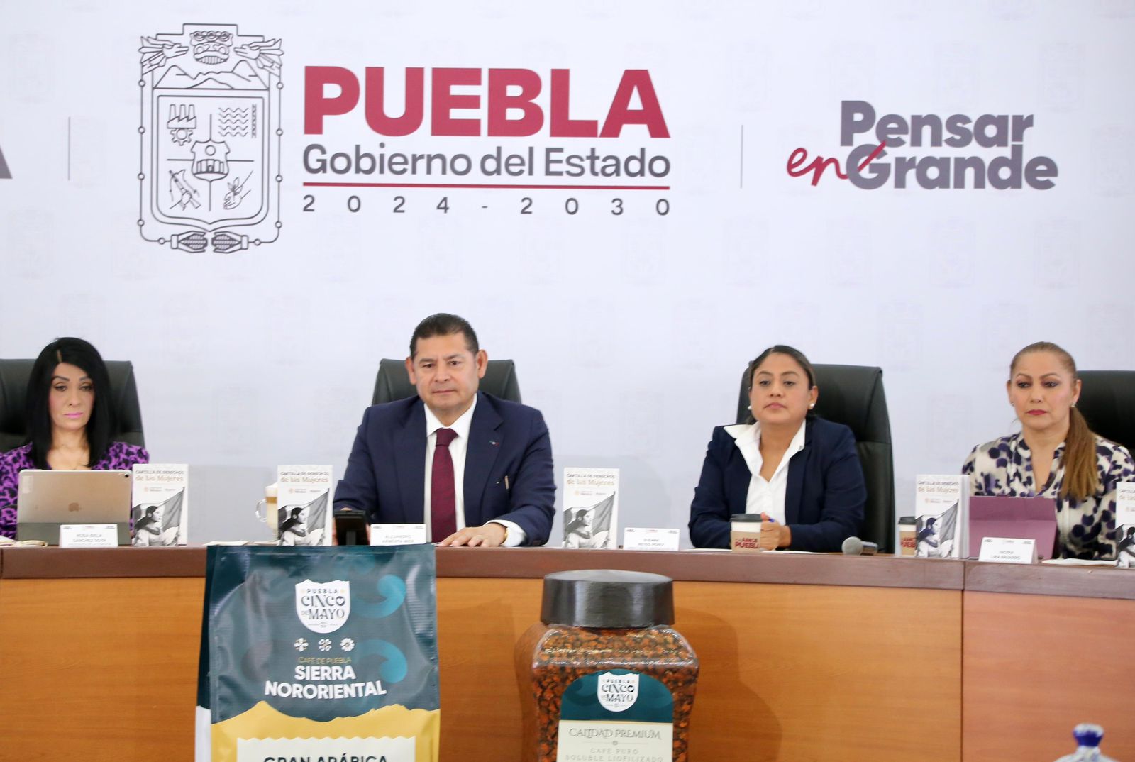 Protección de mujeres es política de Estado en Puebla: Alejandro Armenta