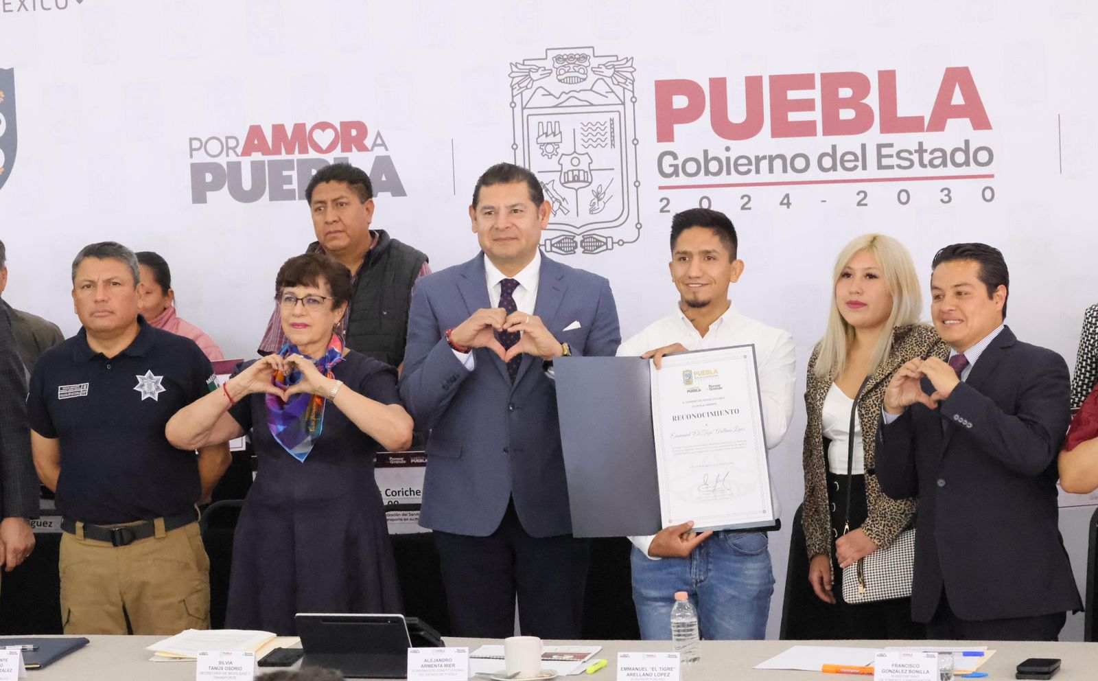 Gobernador Armenta Mier reconoce a «El Tigre» Arellano