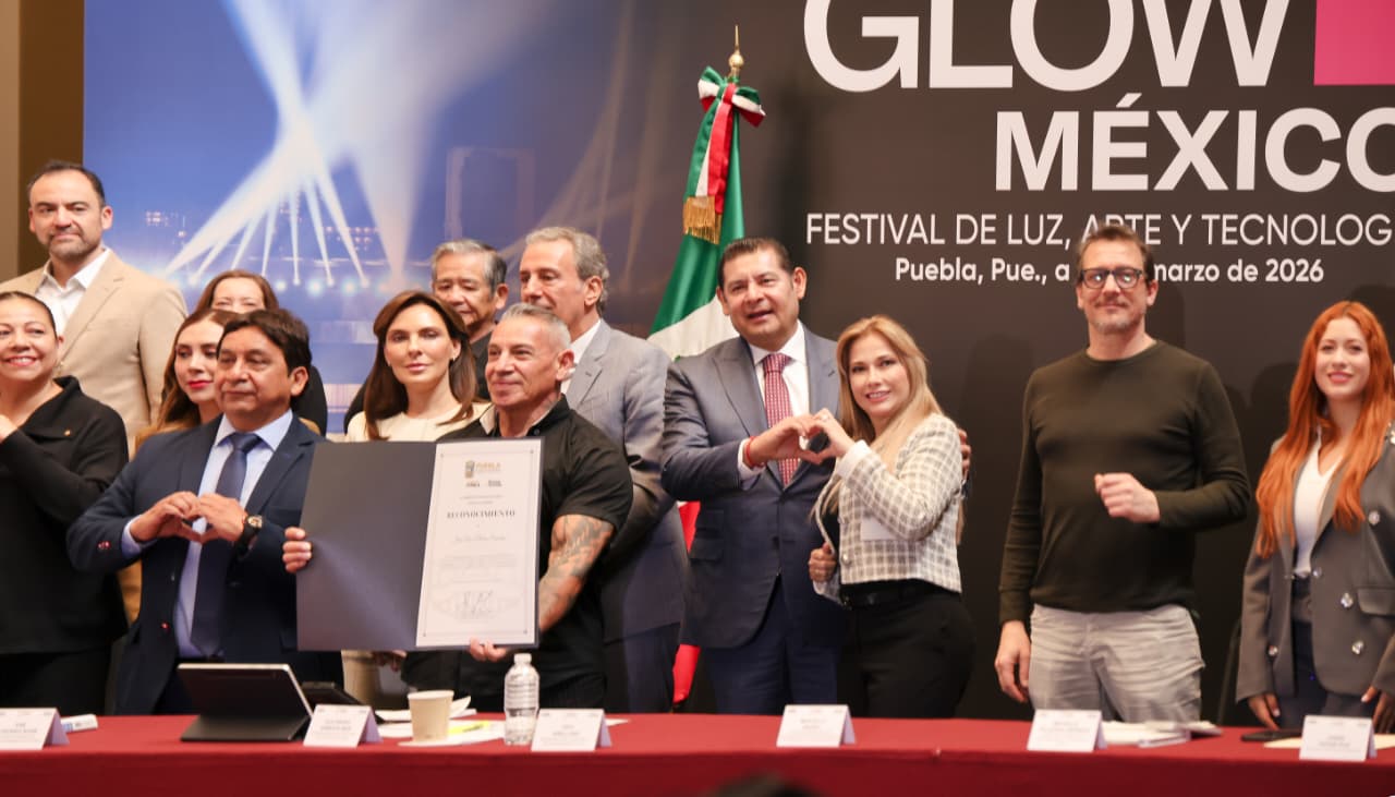 Impulso al deporte se refuerza con distincion a Leo Flores