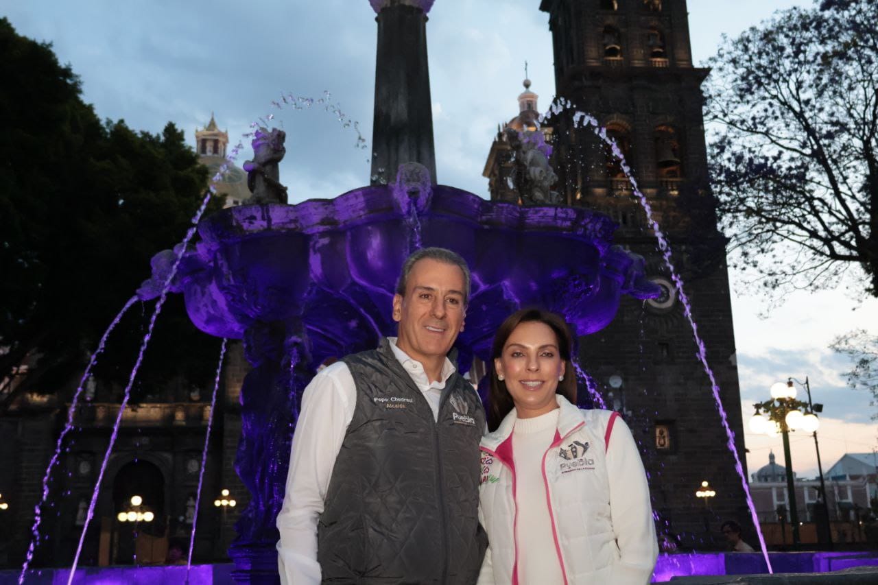 Impulsa Pepe Chedraui Mujeres que Brillan con iluminación violeta de las fuentes de la ciudad por el Día de la Mujer