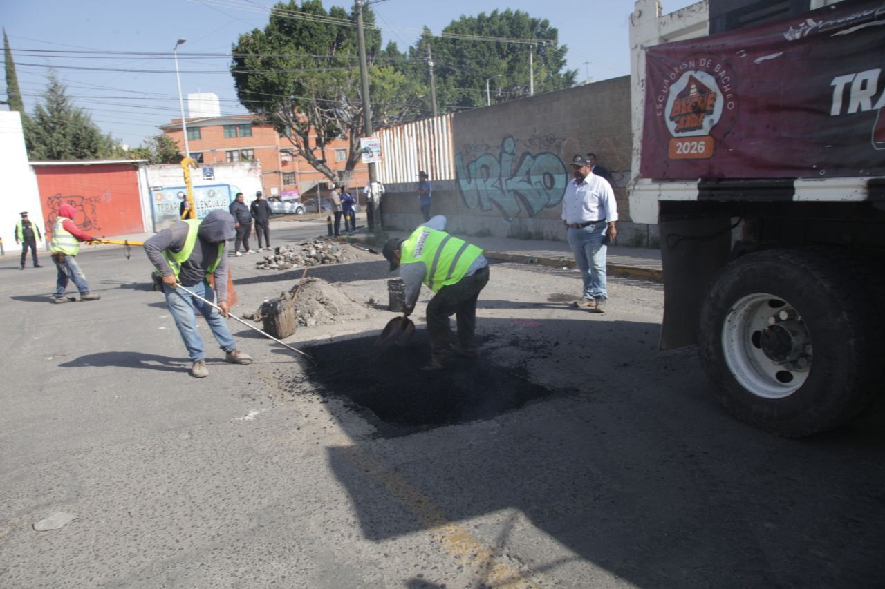 Continúa Pepe Chedraui con supervisión a trabajos de bacheo por diferentes zonas de la ciudad