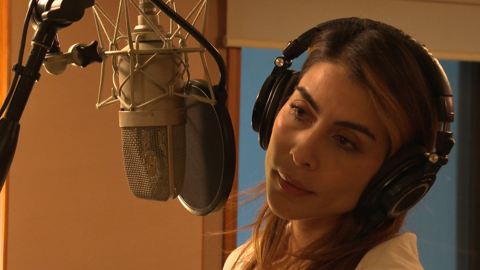 María León interpretará el tema oficial de “Tan cerca de ti, nace el amor”