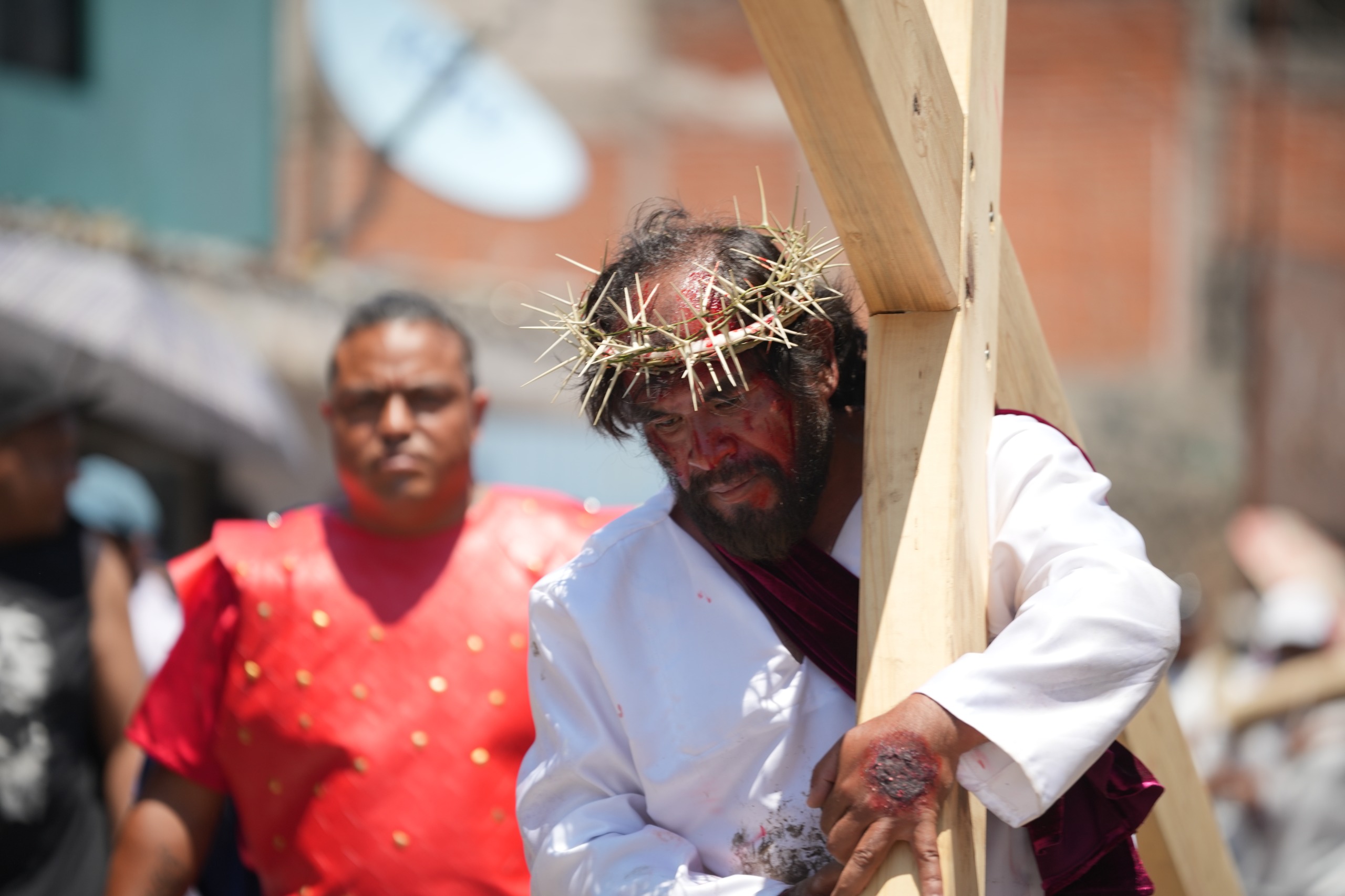 Con fe y tradición, vecinos de Tres Cruces reviven la Pasión de Cristo en Semana Santa